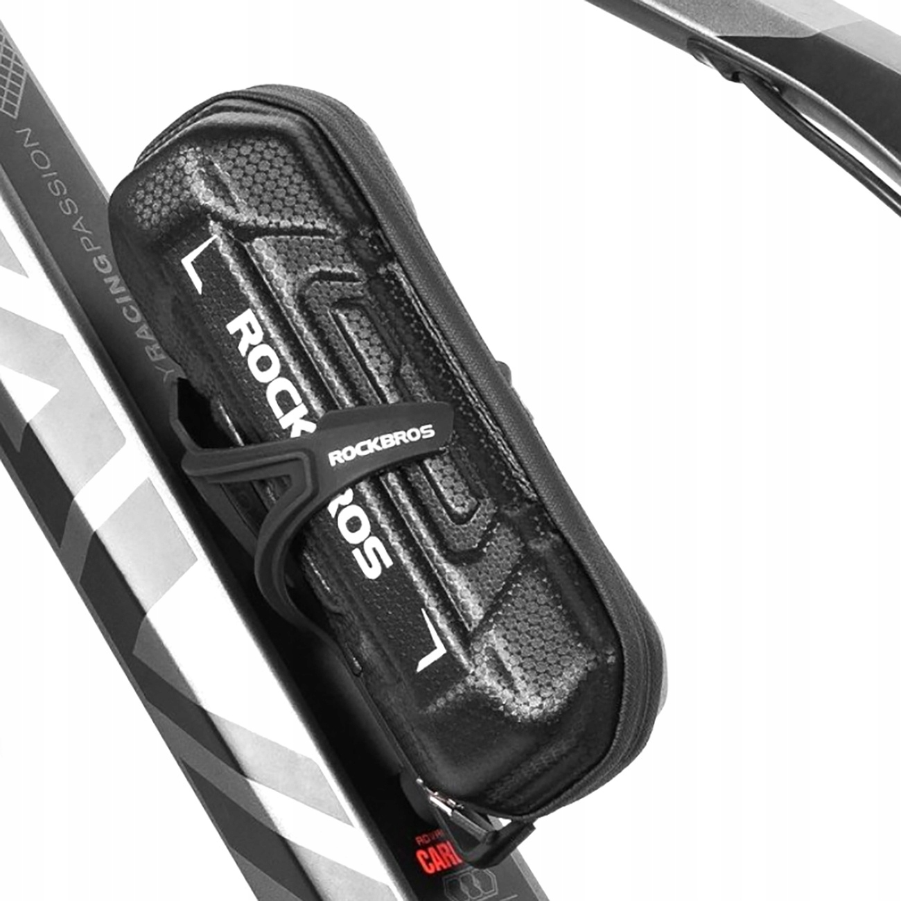 Czarna torba rowerowa z teksturowaną powierzchnią i słowem „ROCKBROS” przymocowanym do ramy, widok pod kątem.