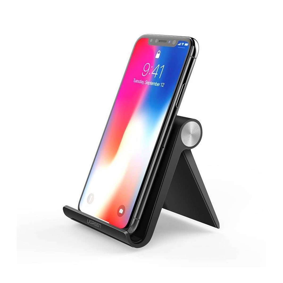Czarny stojak na telefon UGREEN trzyma telefon wyświetlający godzinę 9:41 na ekranie.