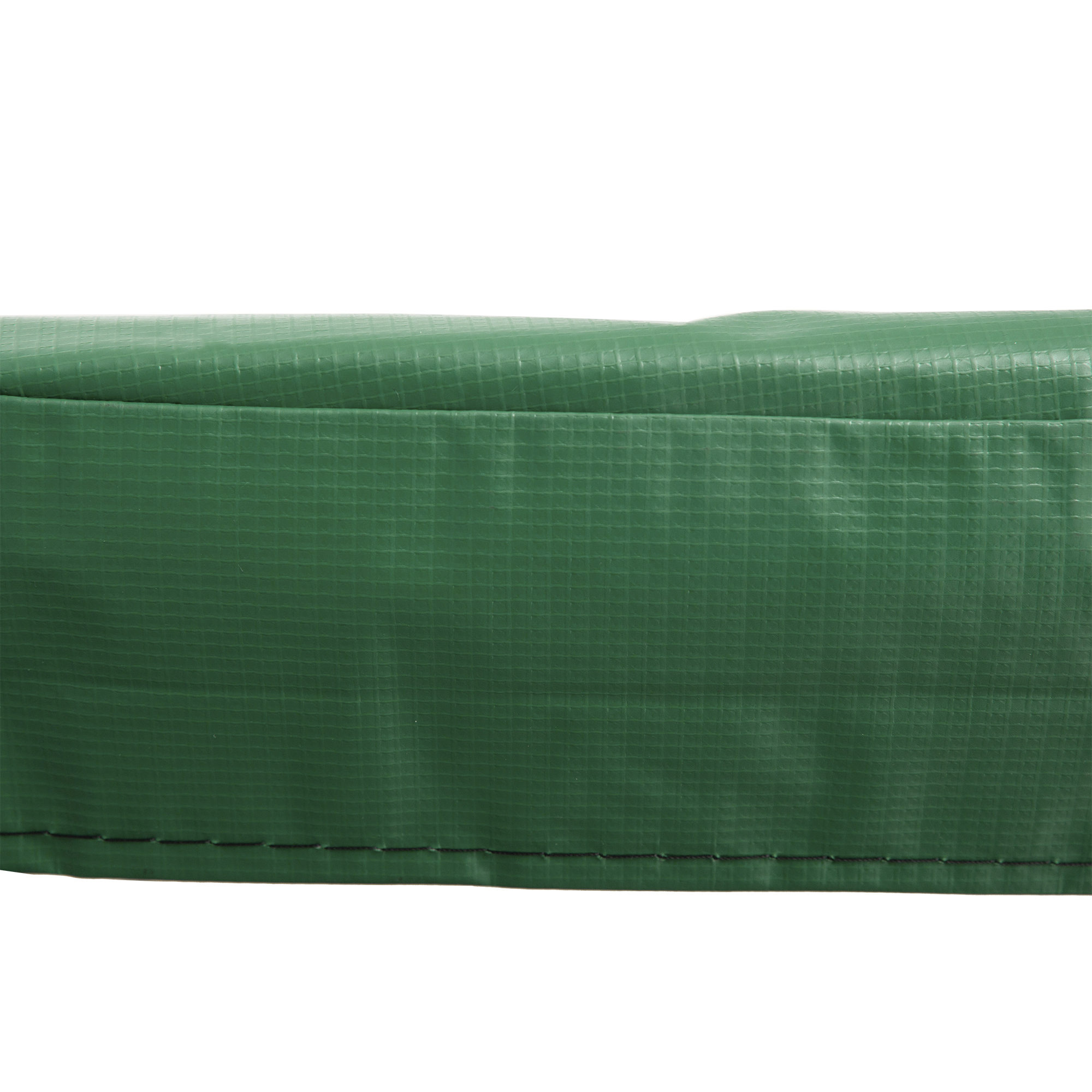 Un primer plano de la almohadilla de seguridad verde del trampolín, que muestra la textura y los detalles de las costuras.
