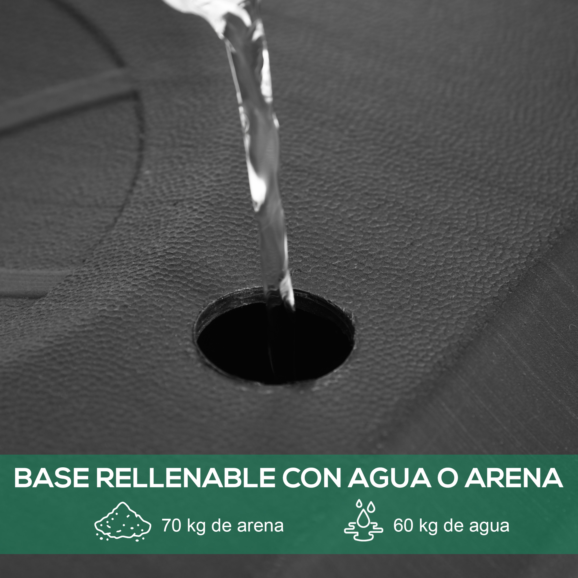 Se vierte agua en una base negra, enfatizando su capacidad para agua o arena.