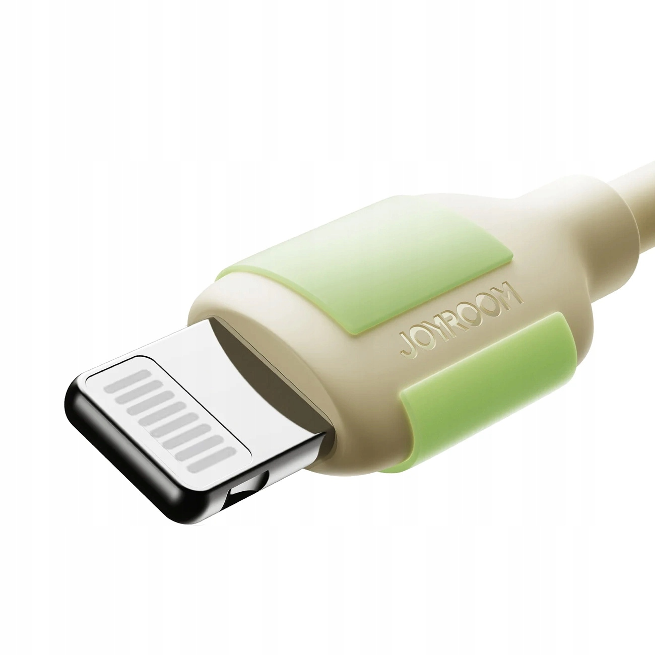 Gros plan d'un connecteur Lightning blanc avec des accents verts et le logo Joyroom.