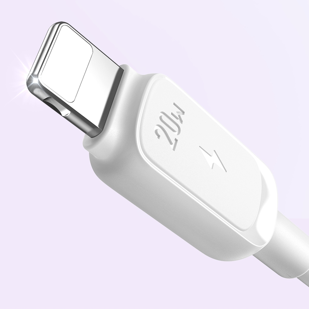Nahaufnahme eines weißen 20W-Ladekabels, das den Stecker und Kabeldetails vor einem hellen Hintergrund zeigt.