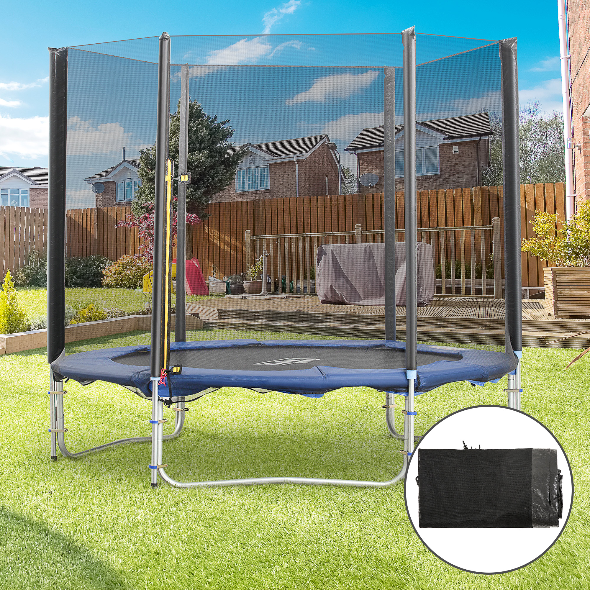 Un trampolín azul con una red de seguridad negra sobre césped verde en un patio trasero en un día soleado.