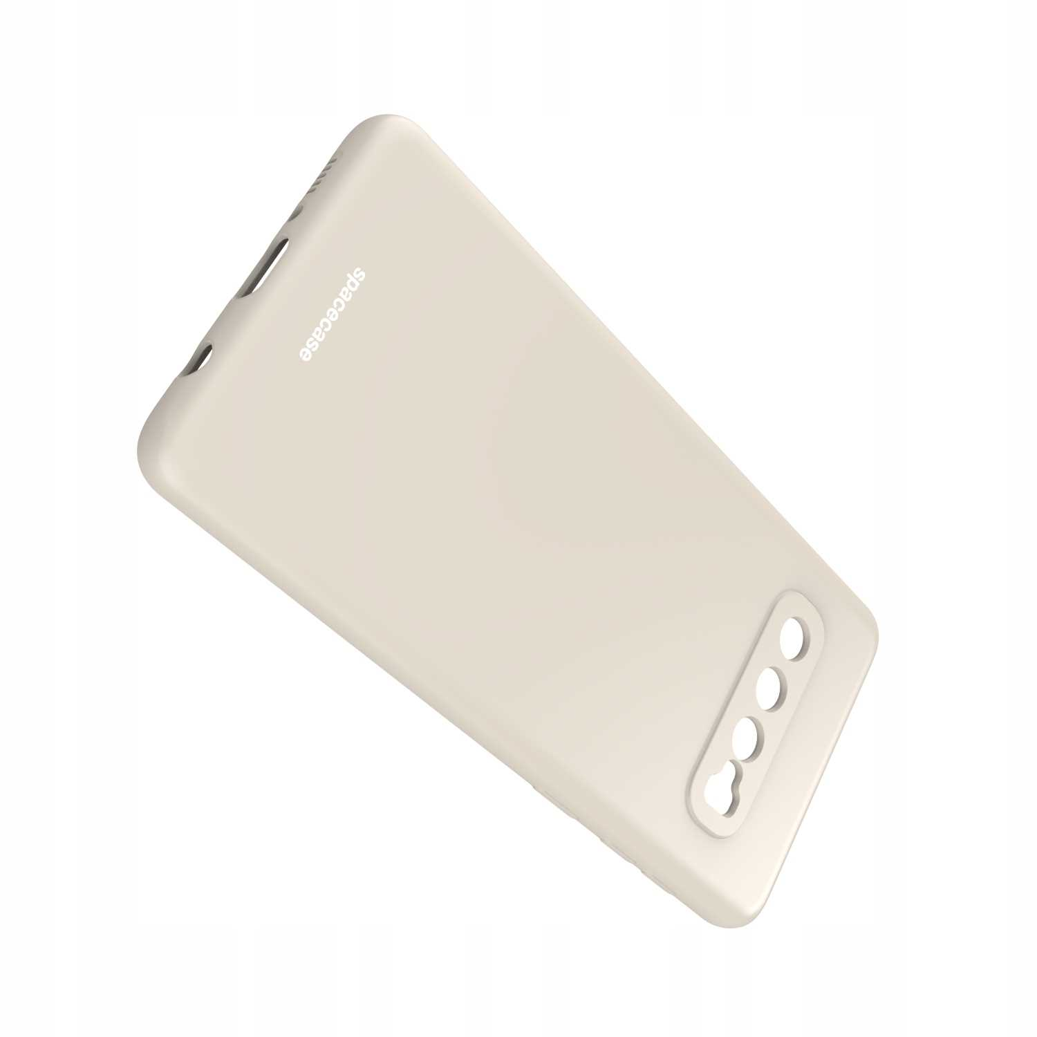 Ukośny widok beżowego etui na telefon z wycięciami na aparat i logo „spacecase”.