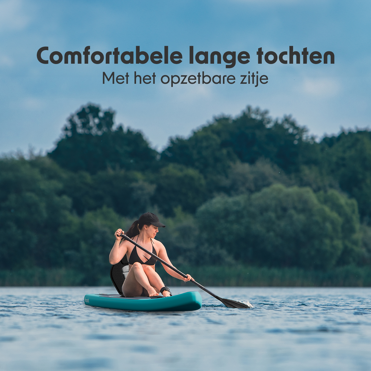 Close-up van een dubbelwerkende pomp en opbergtas voor een paddleboard, met de nadruk op functies zoals snel oppompen en Oxford-stof.