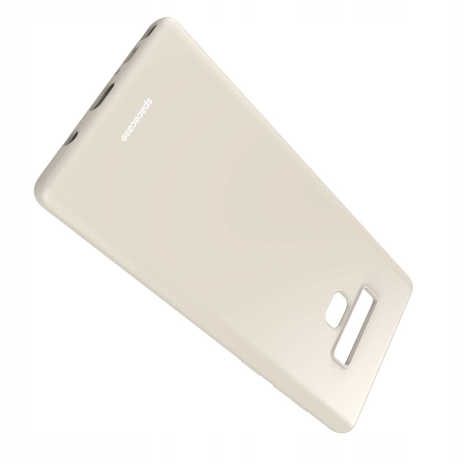Obraz przedstawia beżowe etui na telefon ustawione pod kątem na białej powierzchni, z wycięciem na aparat.