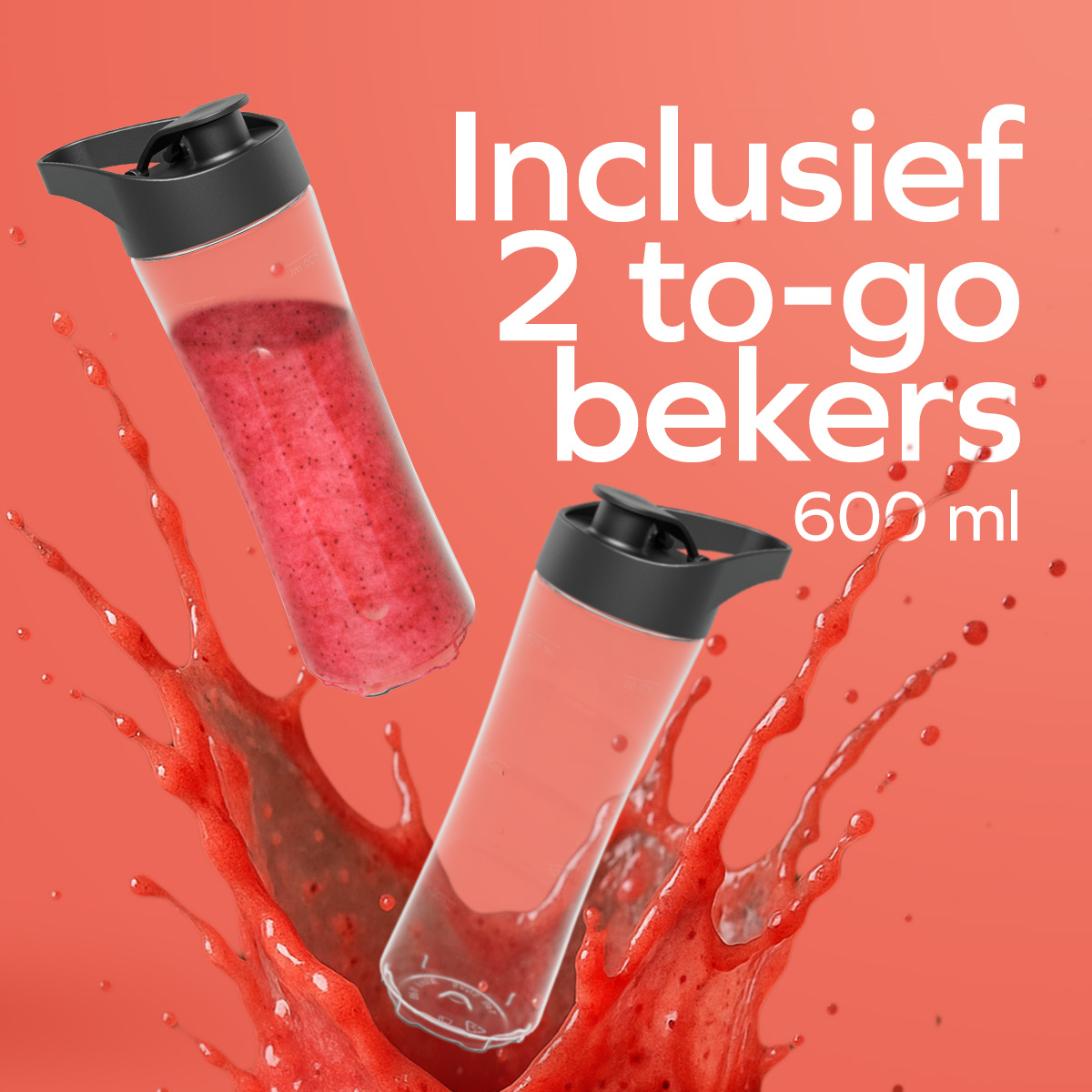 Twee KitchenBrothers smoothiebekers worden getoond te midden van een plons rode vloeistof, om de draagbaarheid van de blender te promoten.