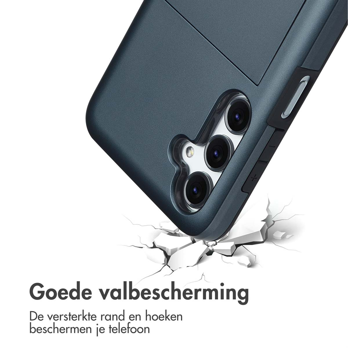 Een telefoonhoesje met een camera wordt getoond dat op een gebarsten oppervlak valt, wat de beschermende functies aantoont.