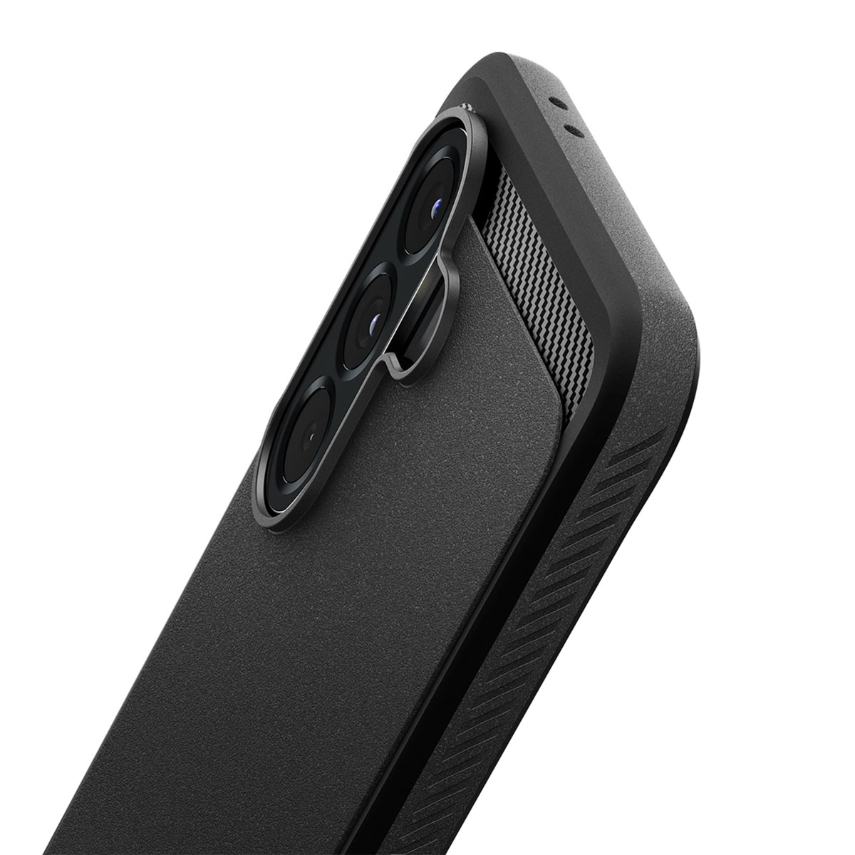 Close-up van een zwarte telefoonhoes met drie cameralenzen, uitgelicht door het licht, op een witte achtergrond.