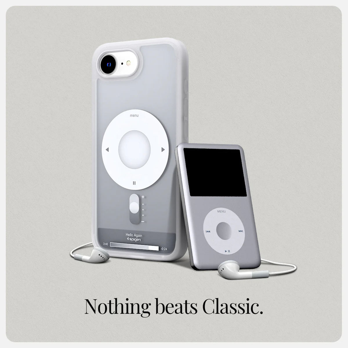 Un téléphone avec une coque qui ressemble à un iPod à côté d'un iPod classique et d'écouteurs.