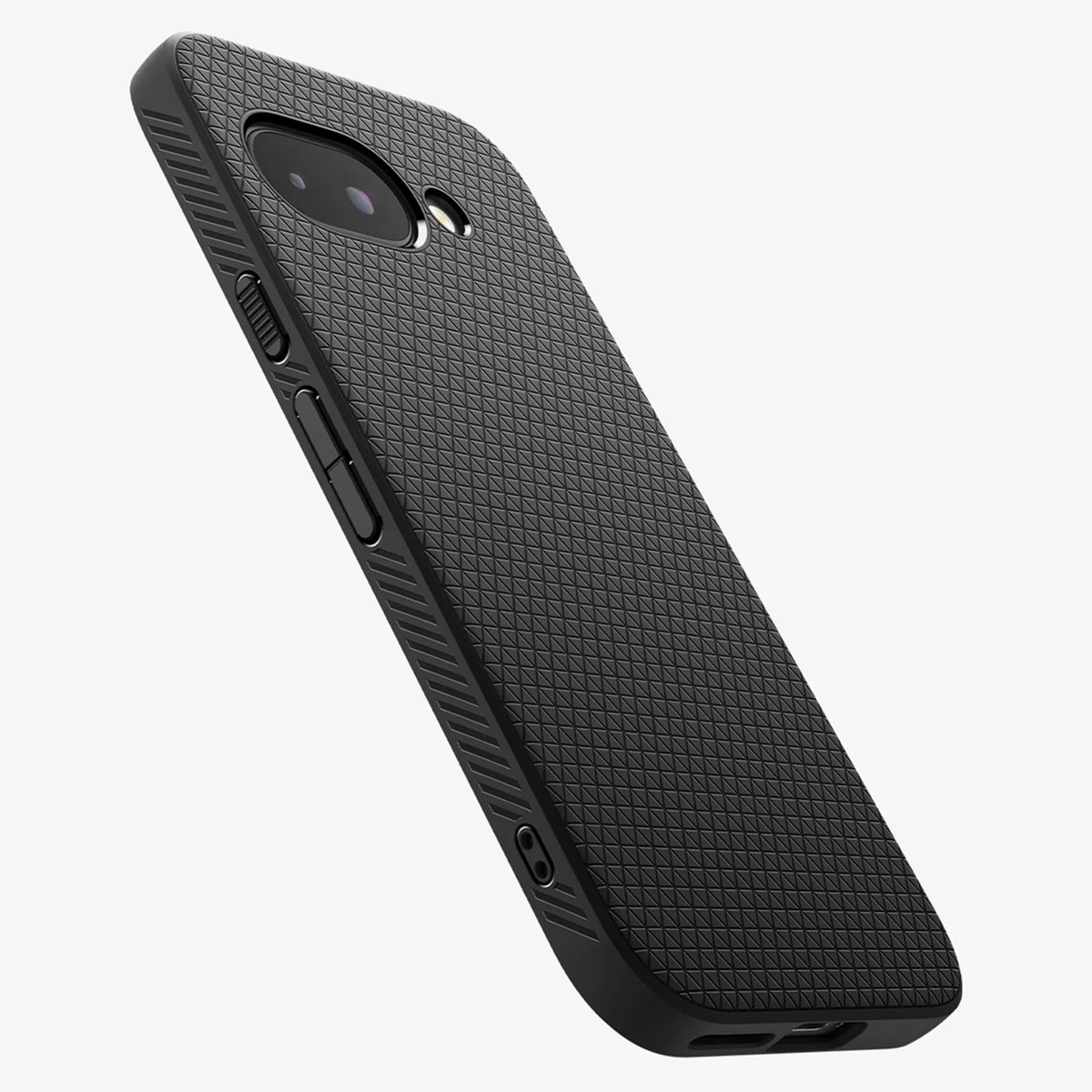 Een zwarte telefoonhoes met een getextureerde achterkant, schuin op een witte achtergrond, met camera en knoppen.