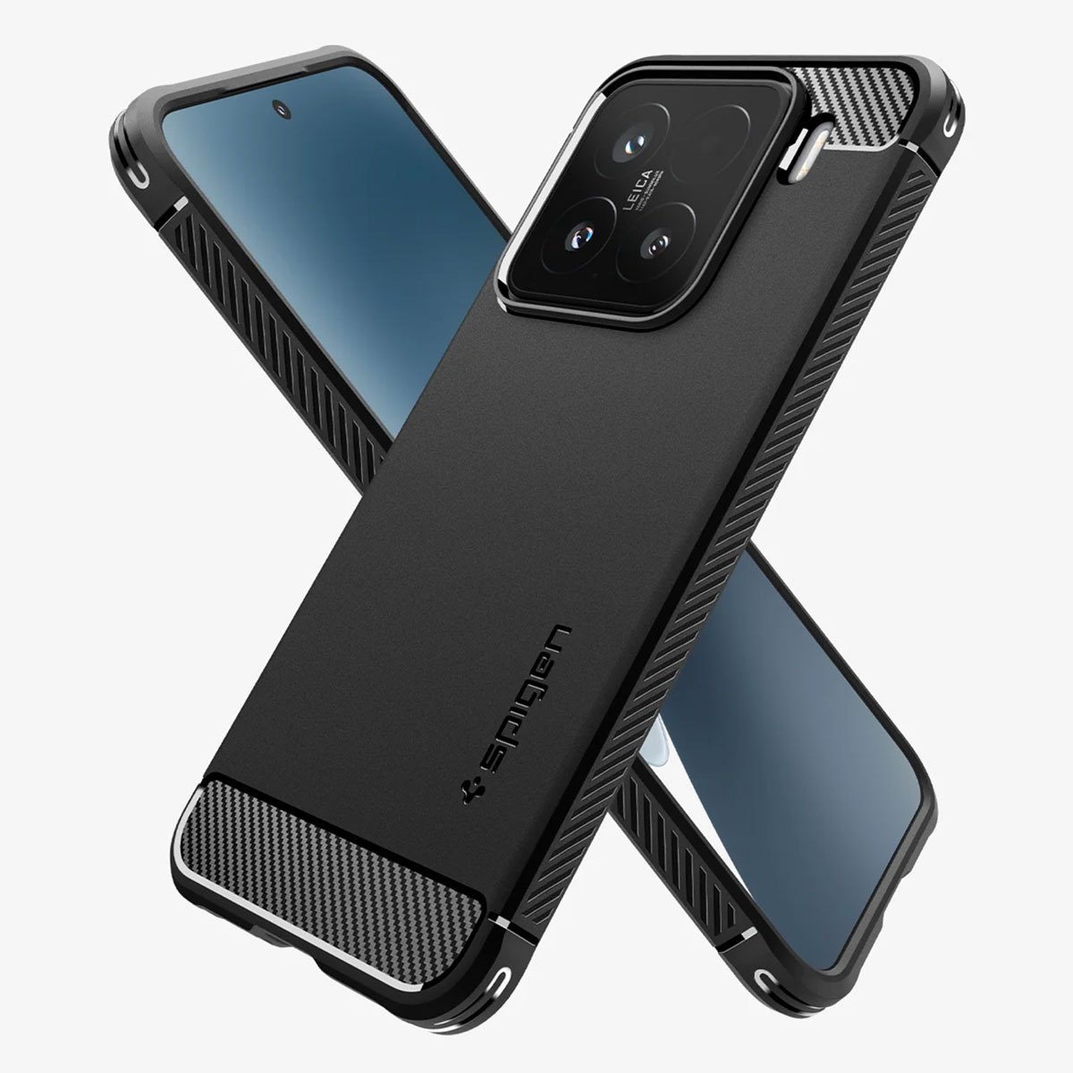 Een zwarte smartphone in een beschermhoes met een koolstofvezeldesign, met een tweede telefoon erachter.