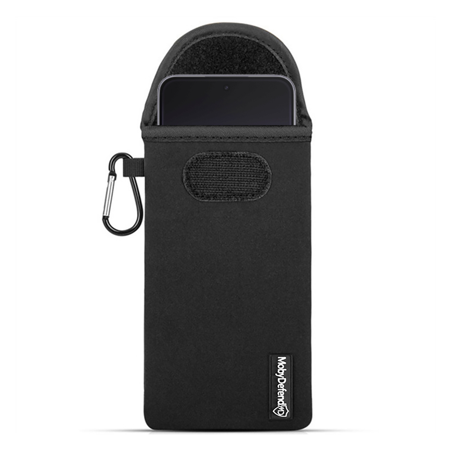 Un étui de téléphone noir avec un mousqueton sur le côté et un téléphone à l'intérieur.