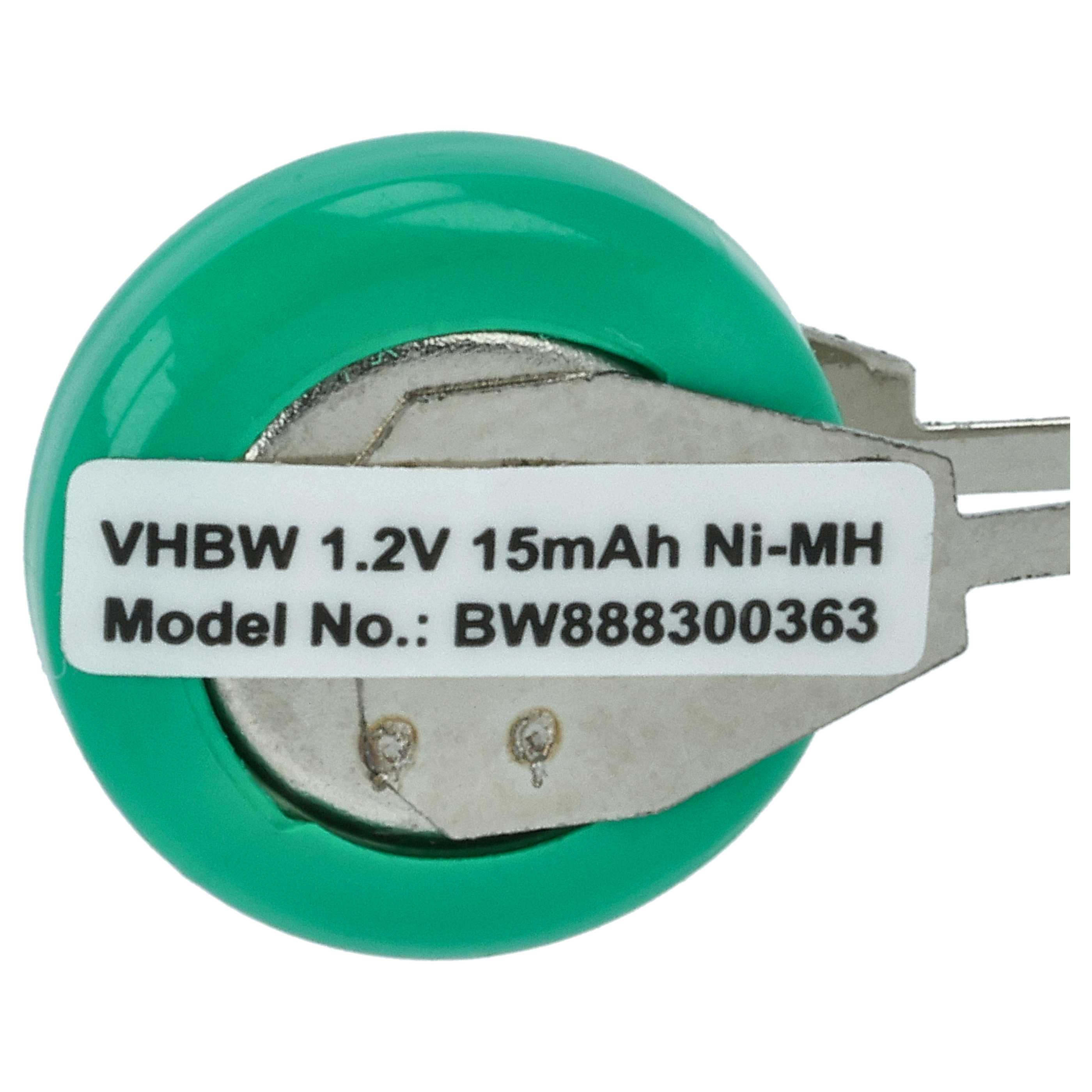 Eine grüne VHBW 1,2V 15mAh Ni-MH Batterie mit Metalllaschen und einem weißen Etikett, isoliert auf Weiß.