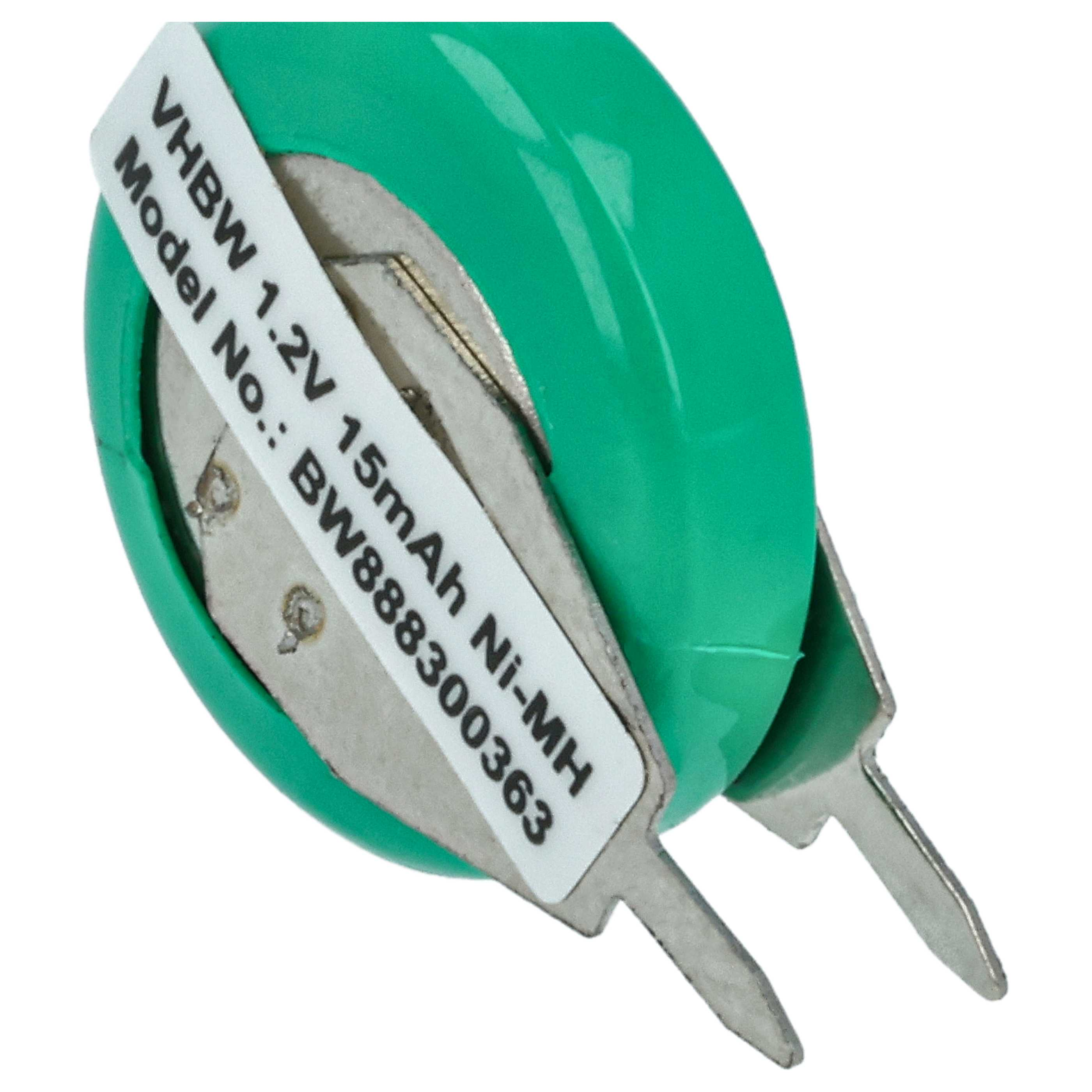 Eine grüne VHBW 1,2V 15mAh Ni-MH Batterie mit Metalllaschen und einem weißen Etikett auf einem weißen Hintergrund.
