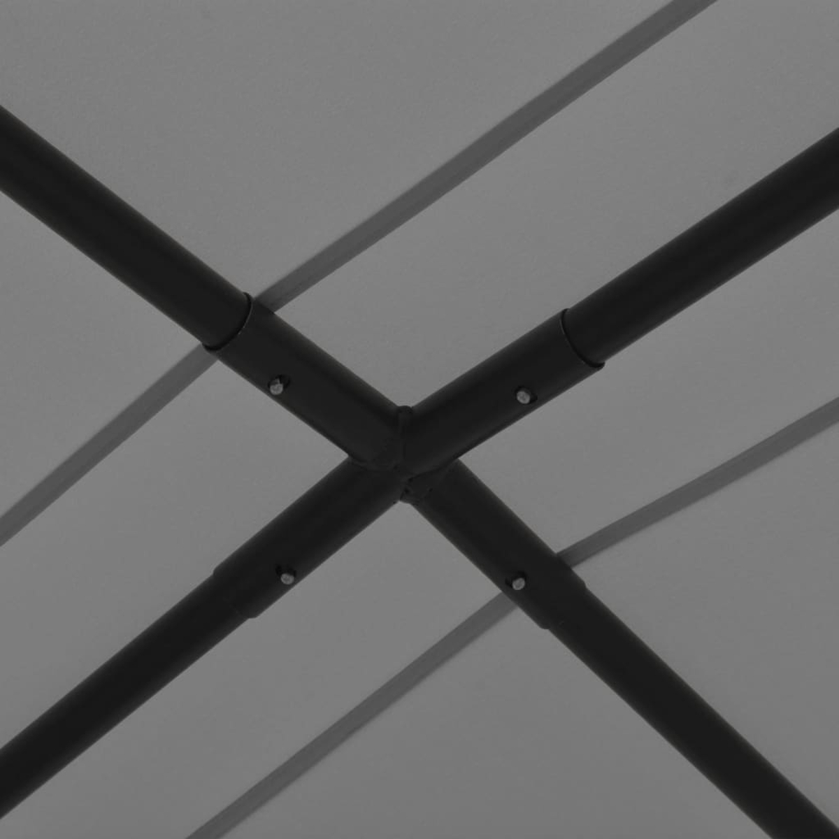 Nahaufnahme von Pavillonrahmenverbindungen und grauem Baldachinstoff auf Weiß.