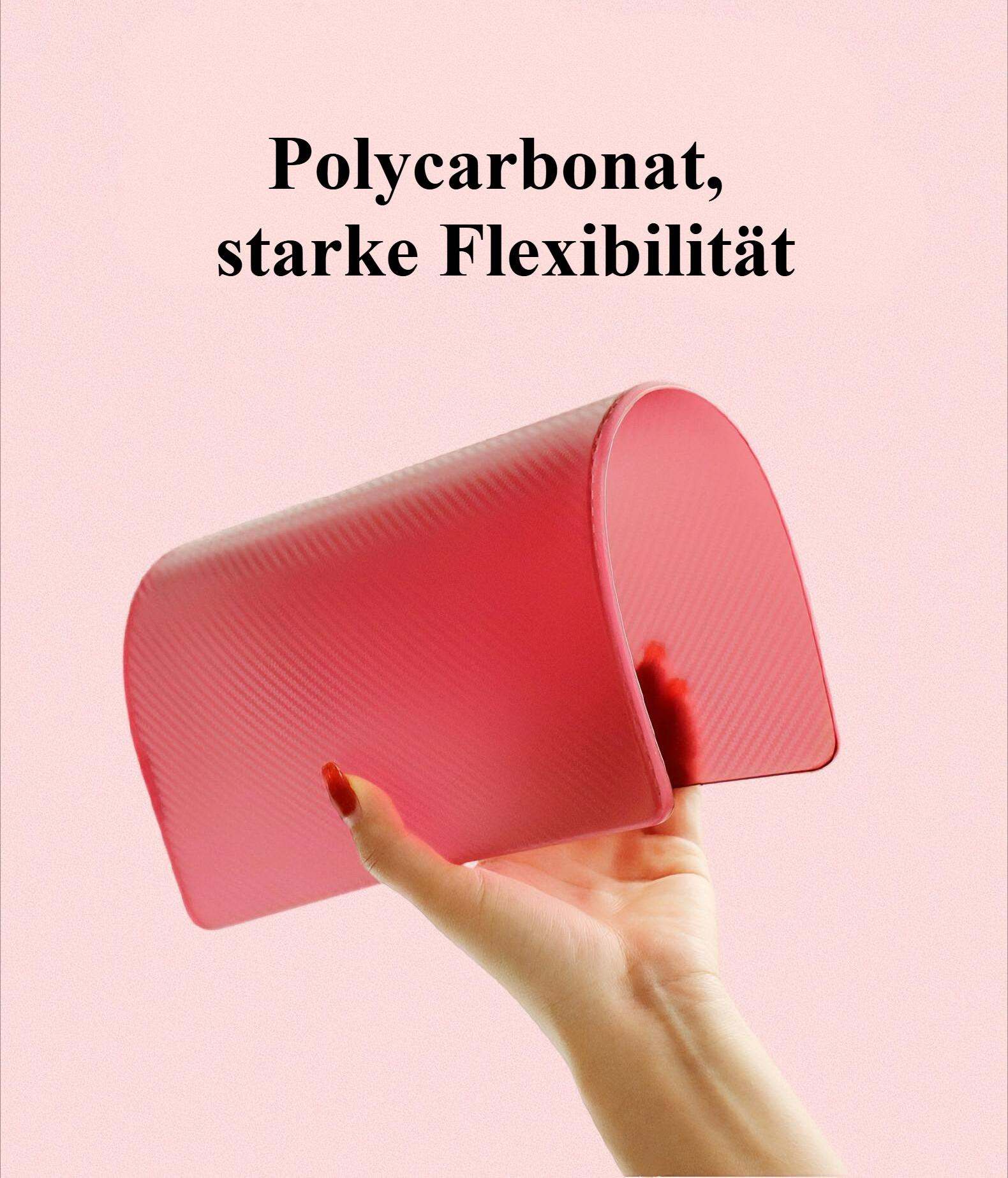 Eine Hand hält eine flexible rote Laptoptasche und demonstriert ihr Polycarbonat-Material.
