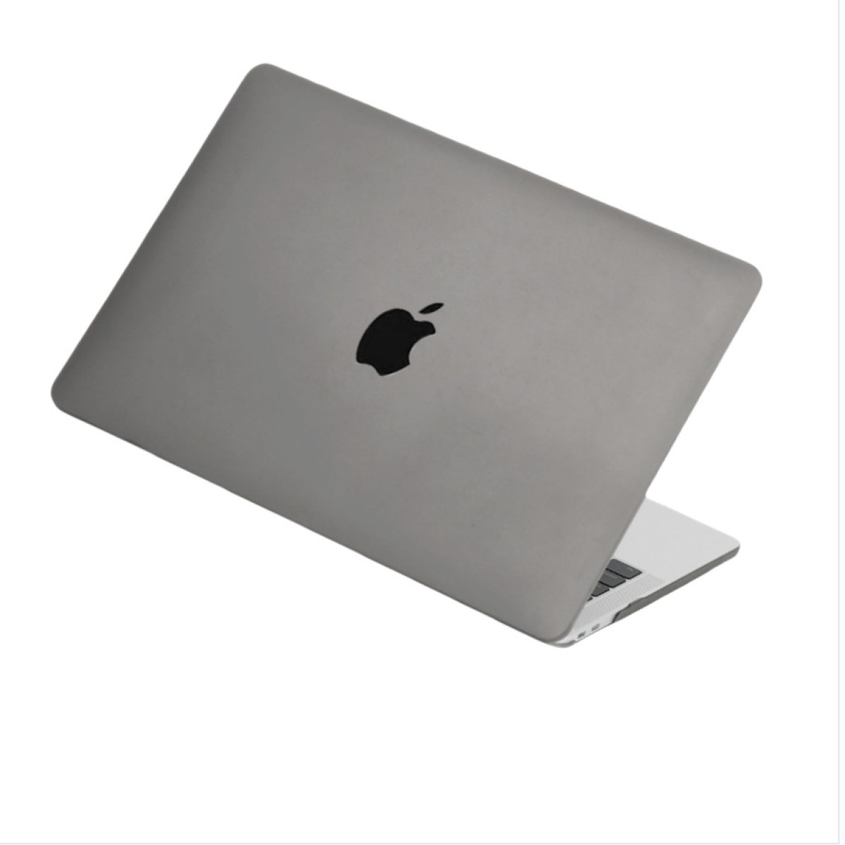 Grauer Laptop mit Apple-Logo. Winkelansicht von oben. Weißer Hintergrund, freigestellt.