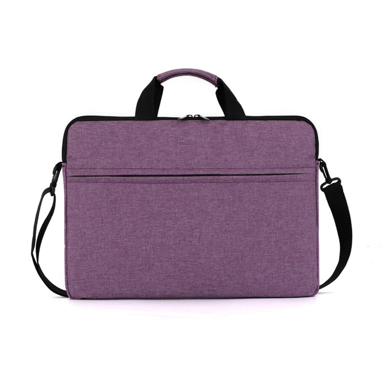 Eine lila Laptoptasche mit schwarzen Griffen und Schultergurt, isoliert auf einem weißen Hintergrund.