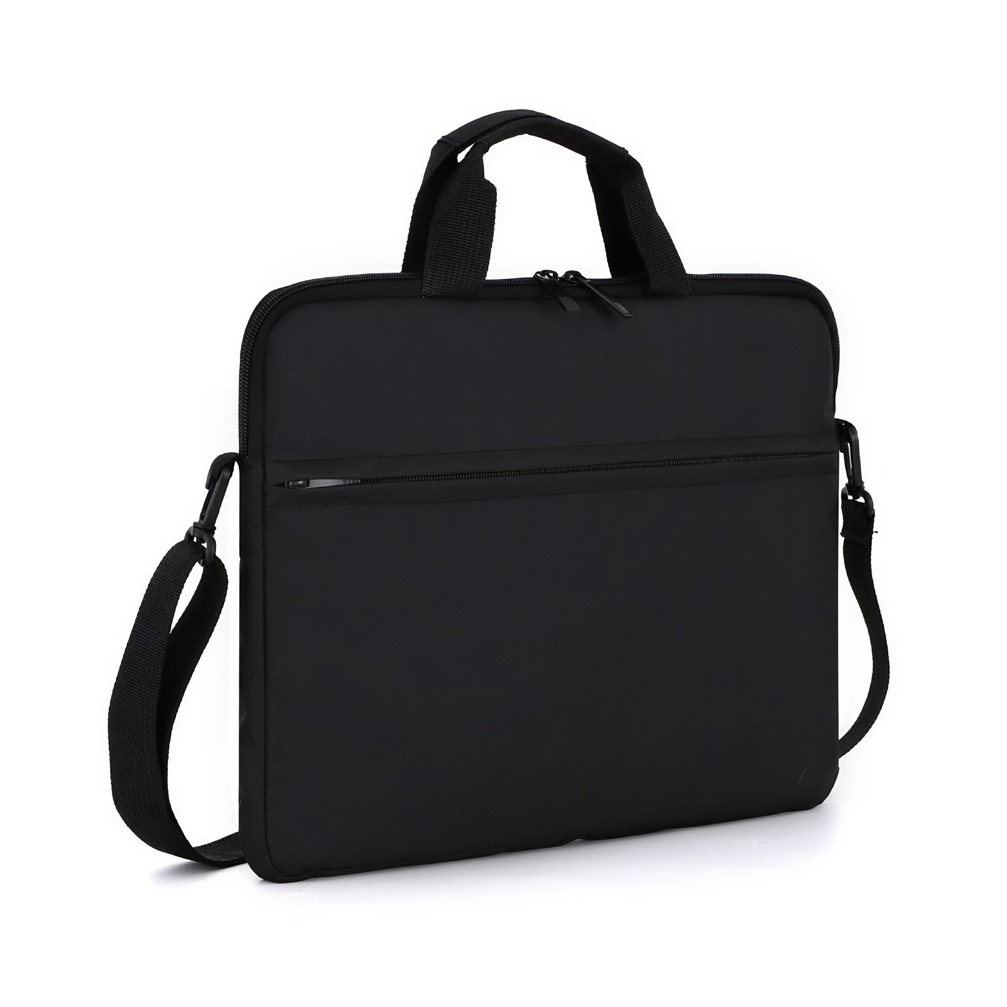Eine schwarze Laptoptasche mit Griffen und einem Schultergurt steht auf einem weißen Hintergrund.