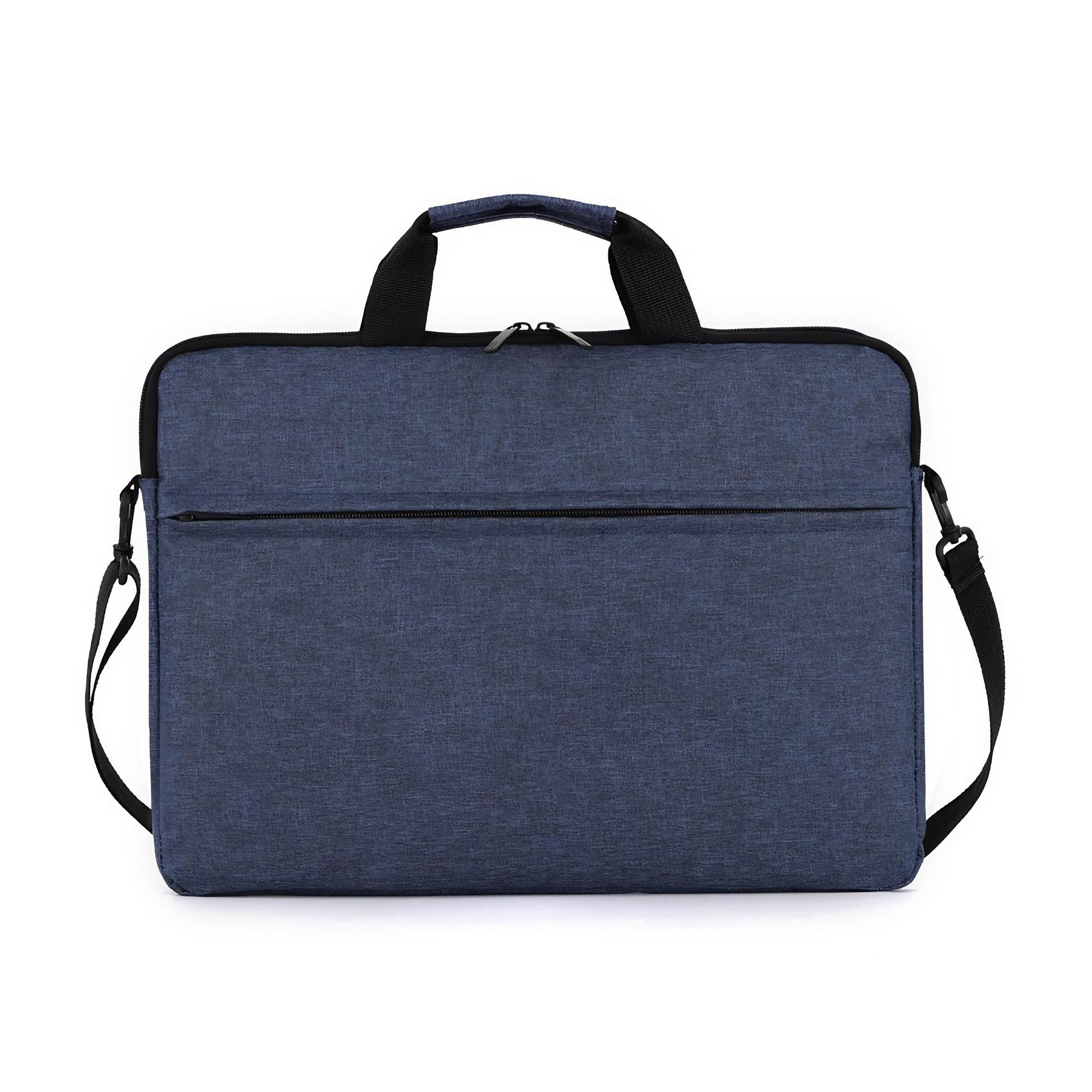 Eine blaue Laptoptasche mit Griffen und einem Schultergurt steht auf einem weißen Hintergrund.
