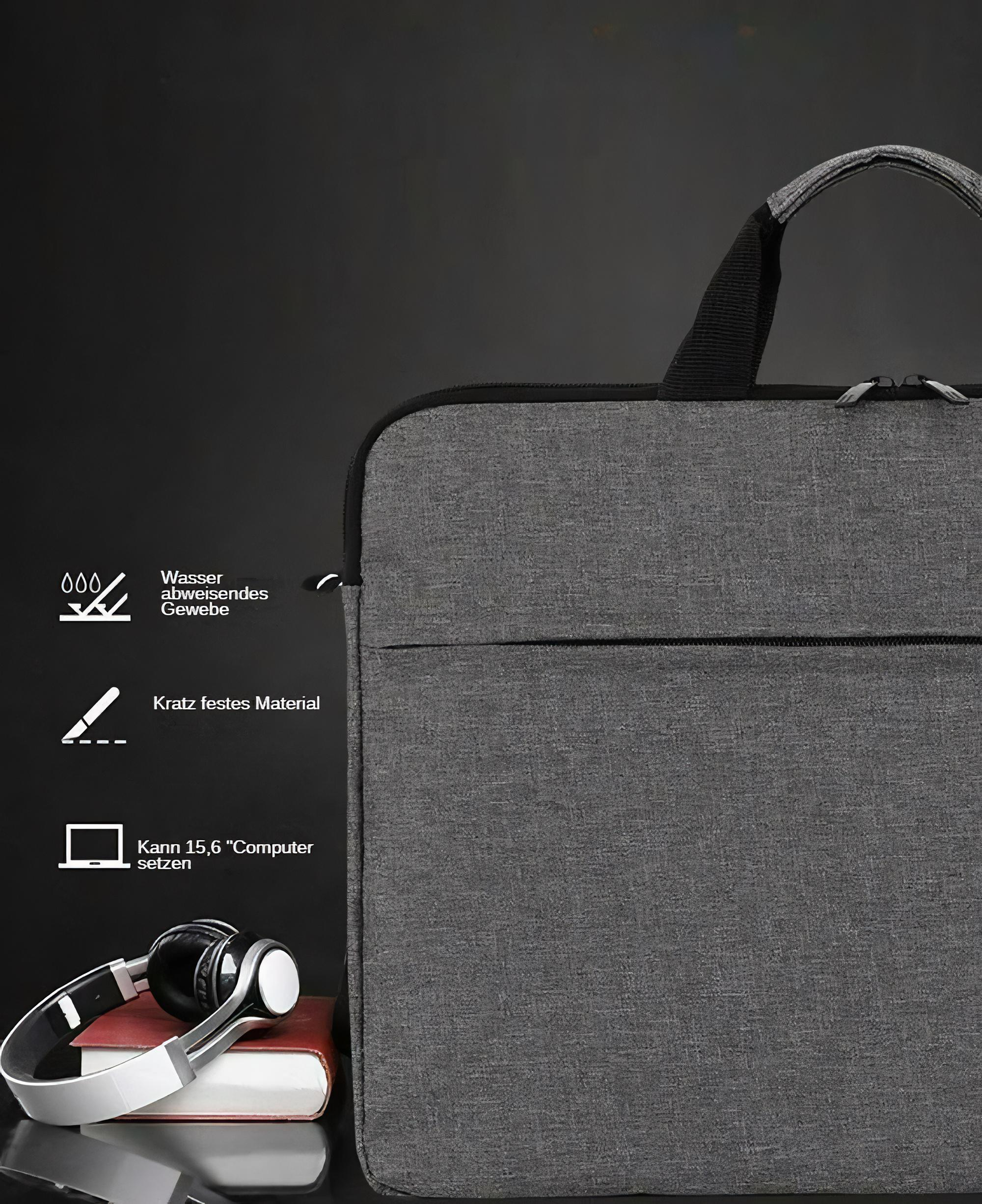 Eine graue Laptoptasche mit Griffen und einem Schultergurt sowie Kopfhörer auf einem Buch.