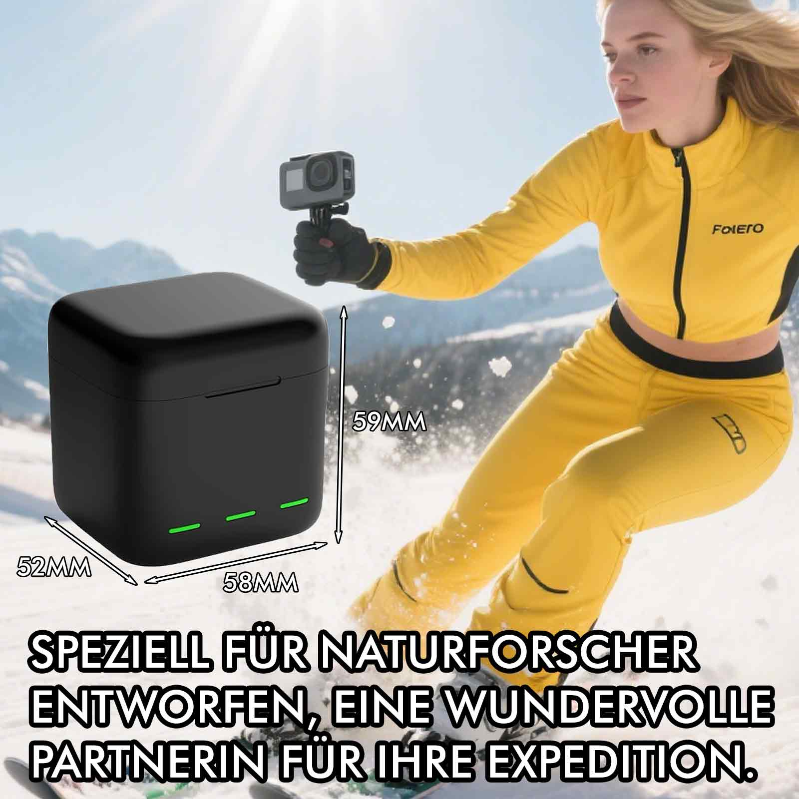 Eine Frau auf Skiern hält eine Action-Kamera in der Nähe einer schwarzen Ladestation mit grünen Lichtern. Verschneiter Hintergrund.