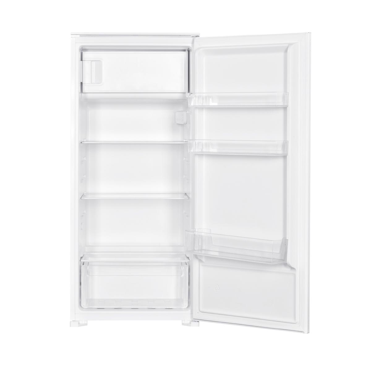 Otwarta, pusta, biała lodówka z półkami i szufladami, widziana na wprost.
