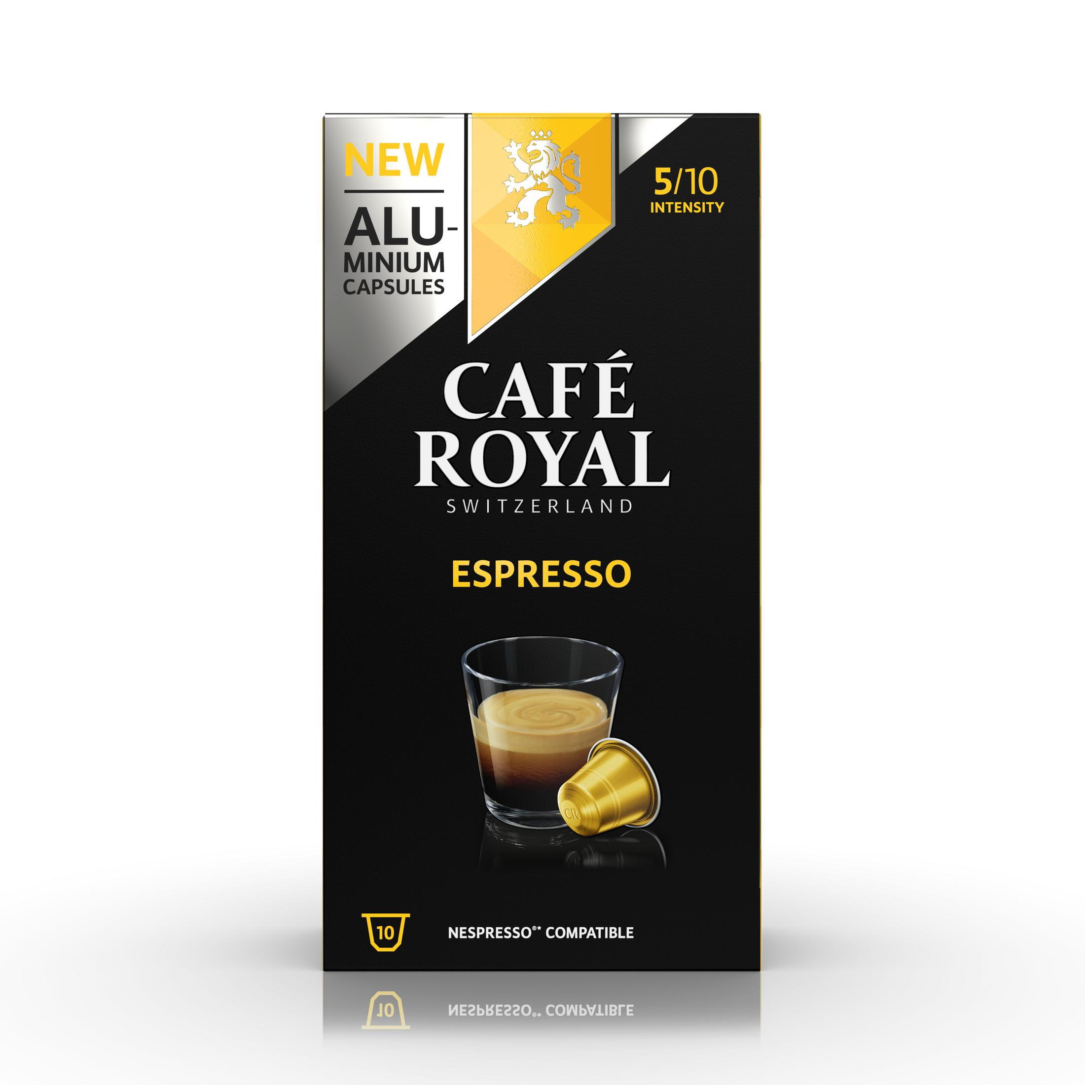 Eine Schachtel Café Royal Espresso-Kapseln mit einem Glas und einer Kapsel auf der Vorderseite, isoliert auf weißem Hintergrund.