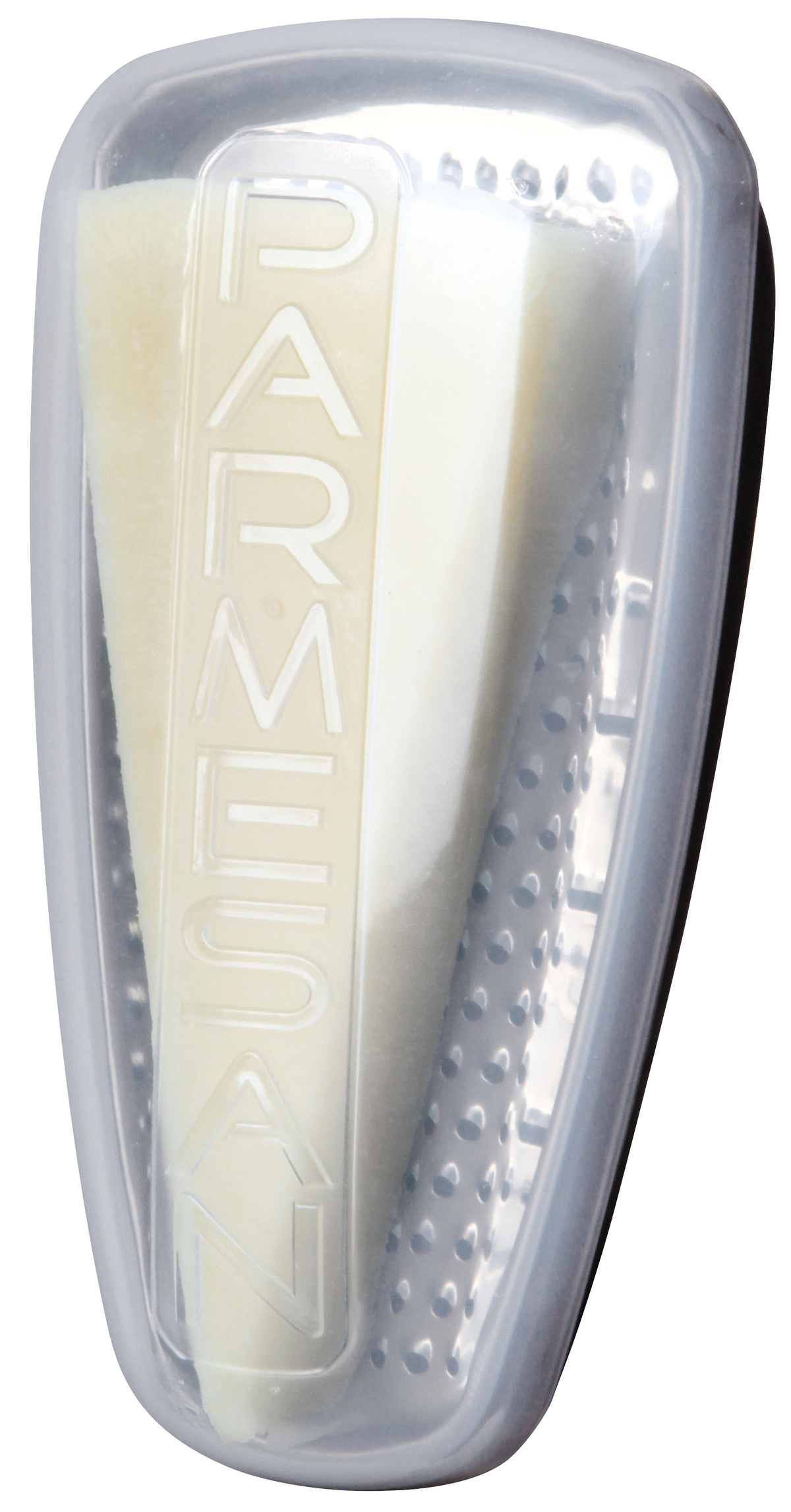 Ein durchsichtiger Plastikbehälter enthält Parmesan vor einem weißen Hintergrund.