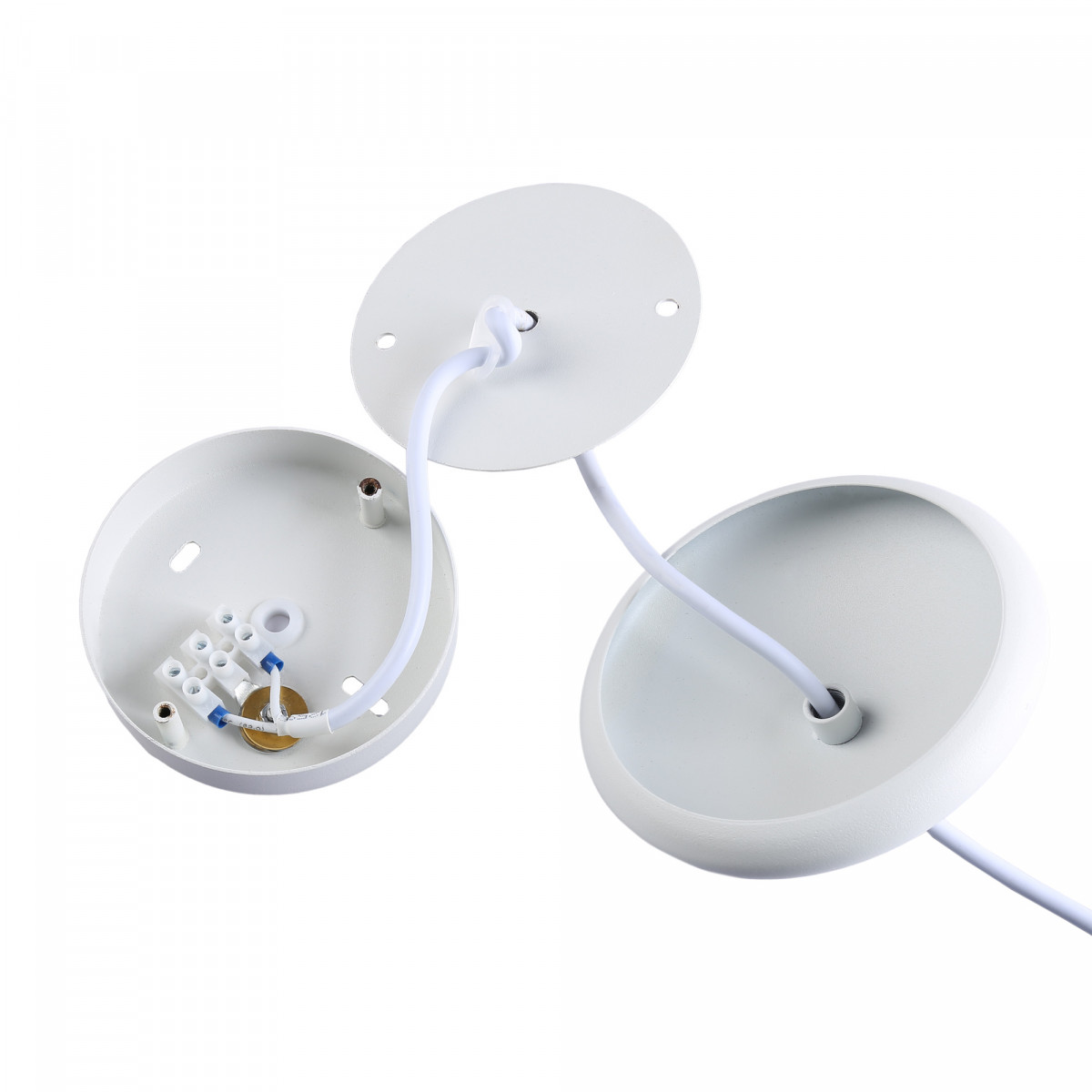 Un soporte de techo blanco para una lámpara colgante, que muestra el cableado interno y los componentes en detalle.