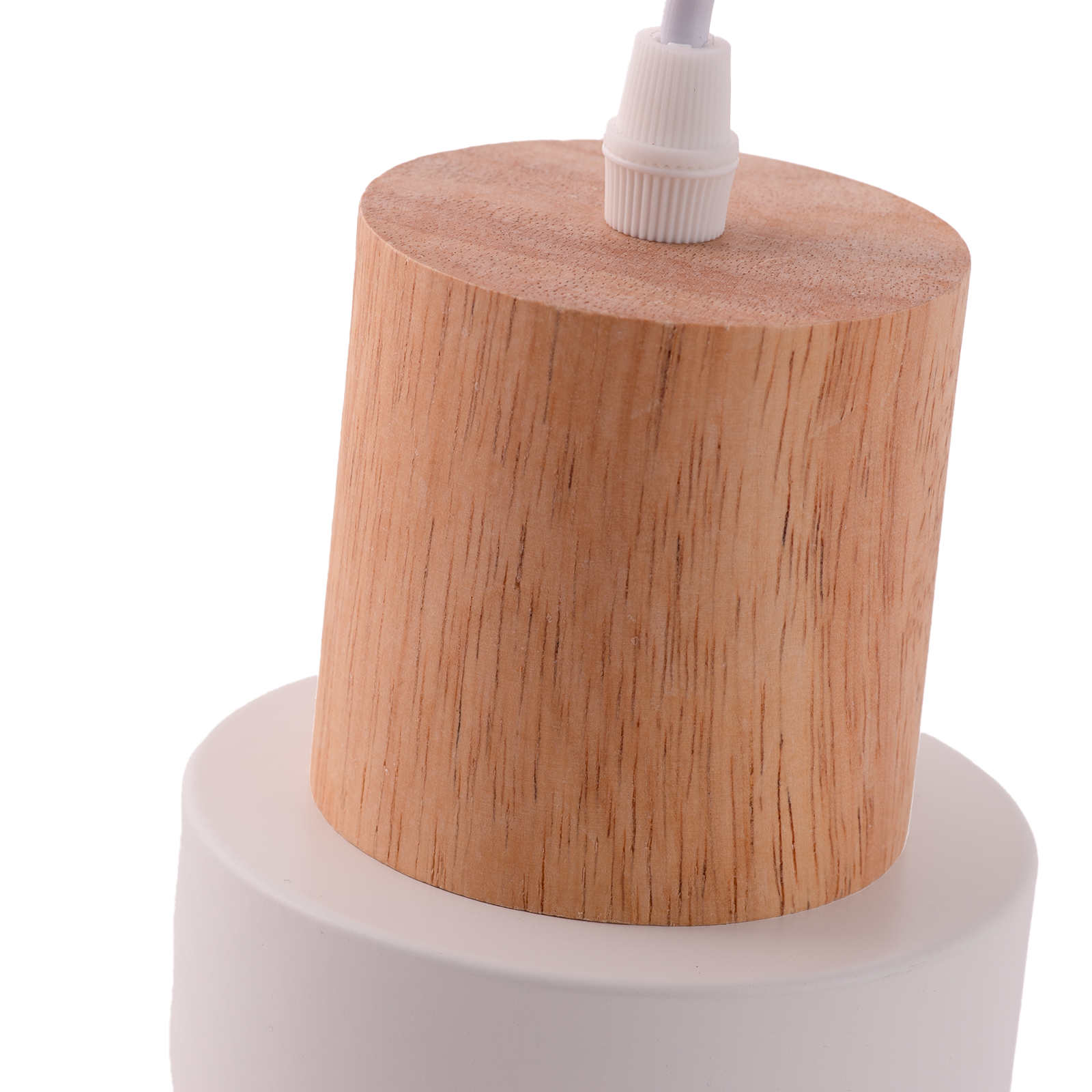 Primer plano de una lámpara colgante con una parte superior de madera y una base blanca, sobre un fondo blanco.