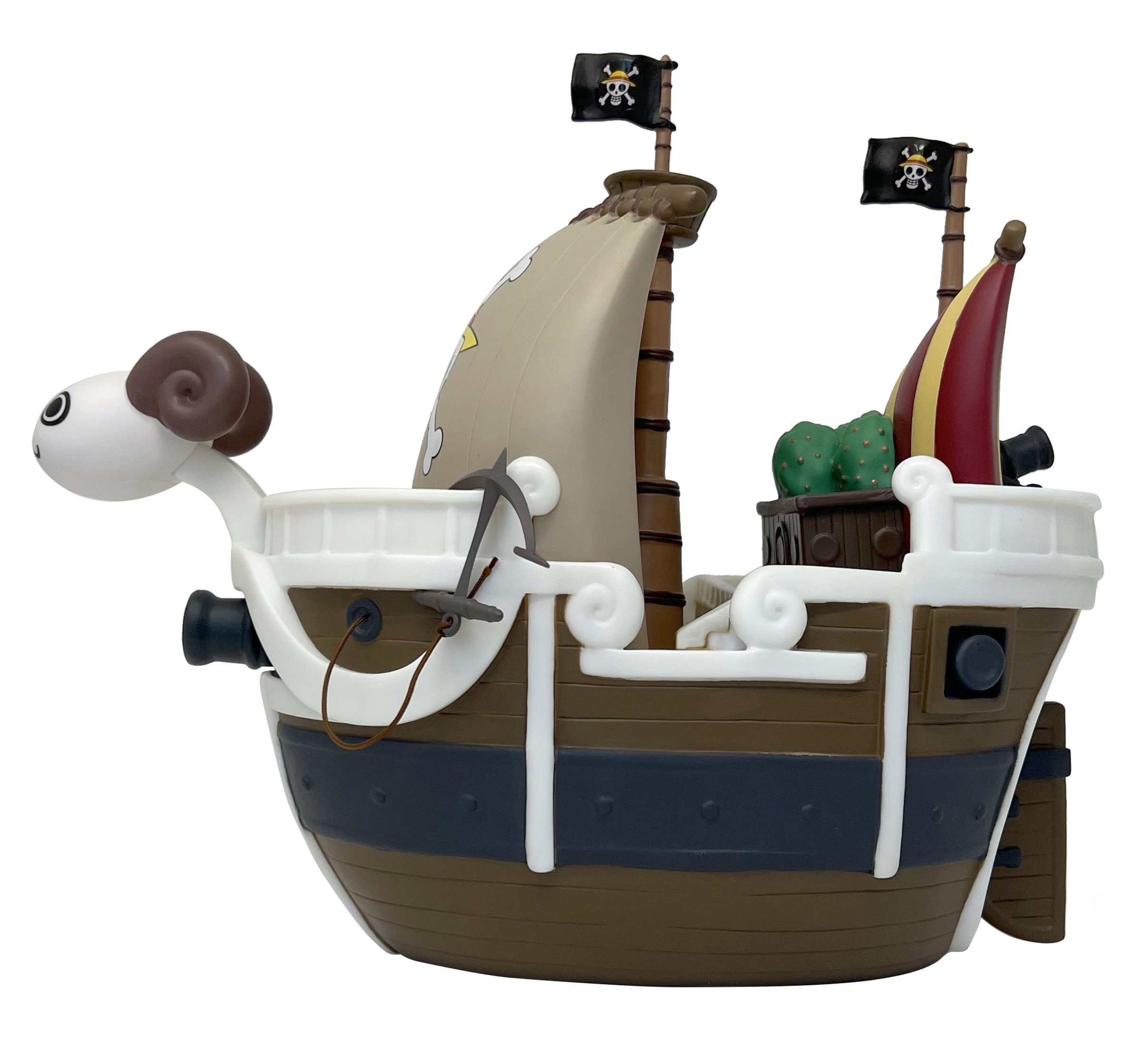 Anime-Schiff mit einem Schafskopf, braunem Rumpf, weißer Verkleidung, Totenkopf-Flaggen und einer kleinen Kanone.
