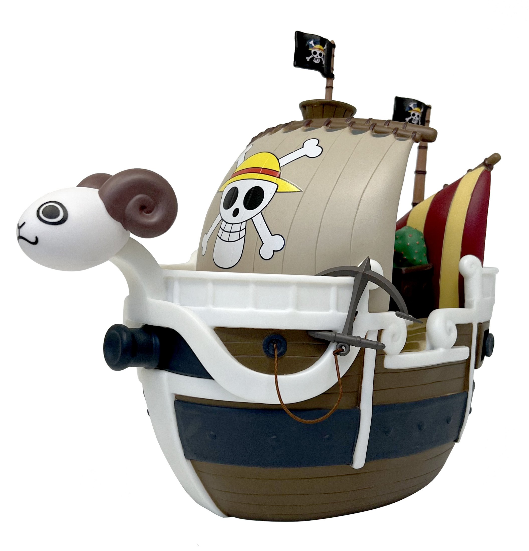 Anime-Schiff mit einem Schafskopf, braunem Rumpf, weißer Verkleidung, Totenkopf-Flaggen und einer kleinen Kanone.