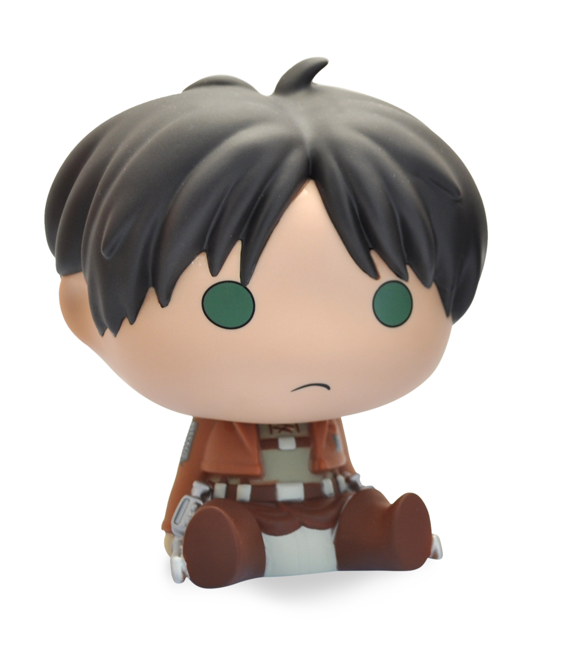 Eine Chibi-Figur eines Charakters mit schwarzen Haaren, braunen Kleidern und grünen Augen. Sitzend.