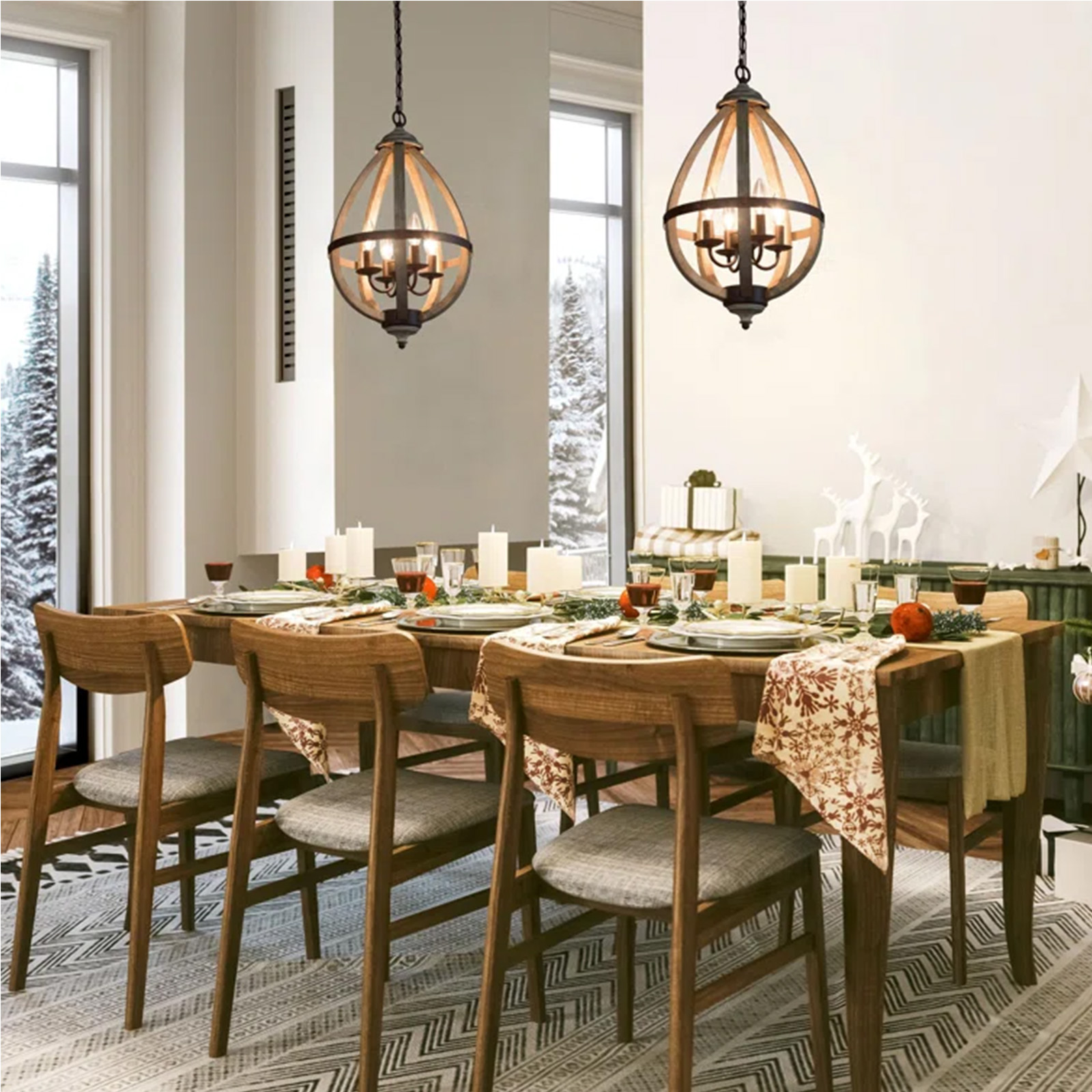 Comedor con una mesa de madera puesta para una comida bajo dos candelabros de madera colgantes.
