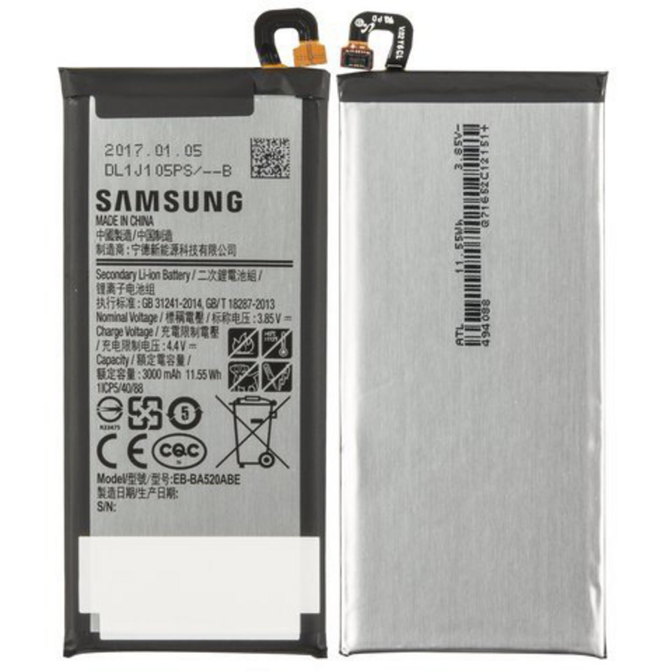 Samsung-Handyakku mit schwarz-weißem Etikett, das technische Daten und Entsorgungssymbole zeigt.