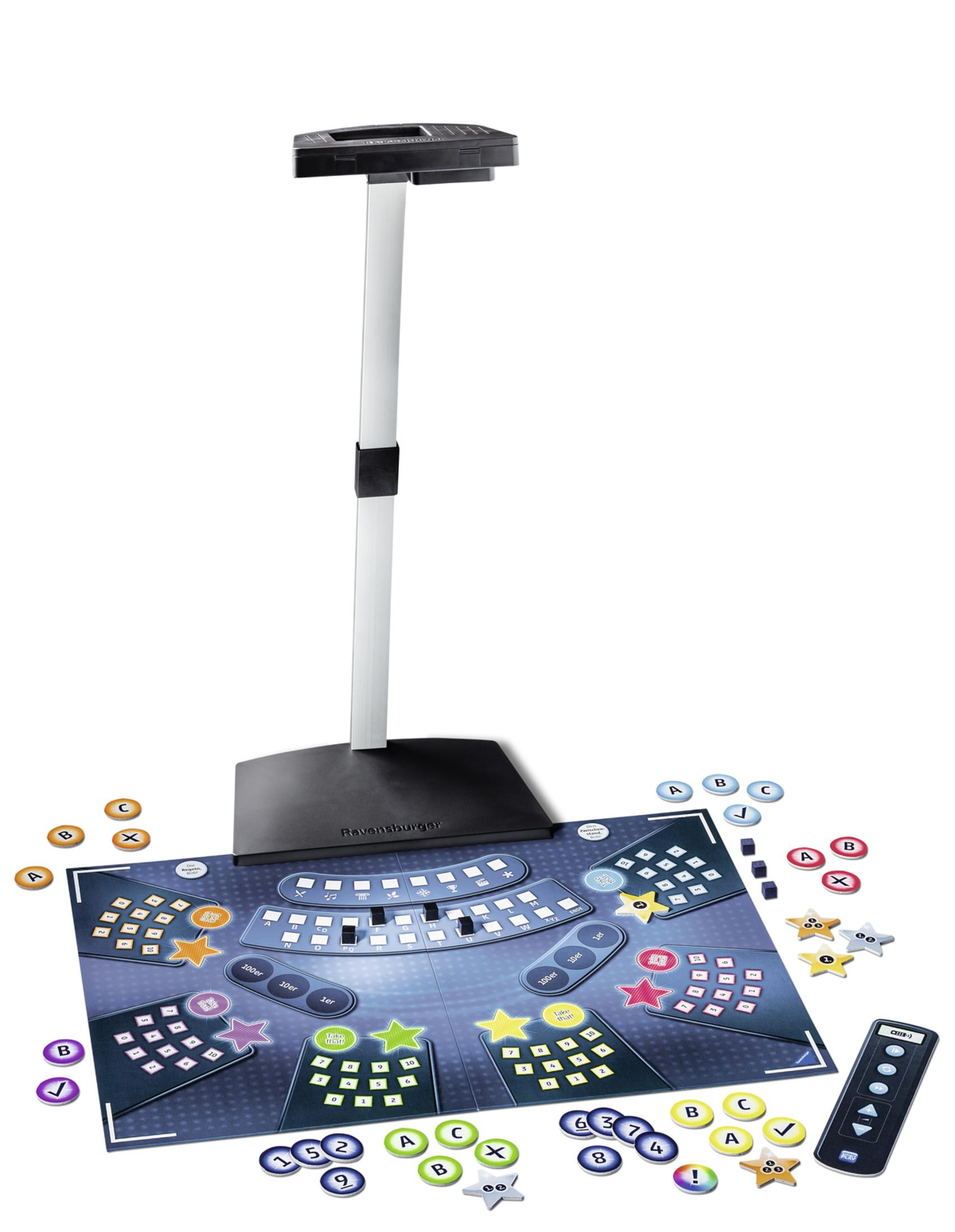 Spielbrett mit Ständer, mehreren Spielsteinen und einer Fernbedienung. Dunkelblaue Oberfläche mit Lichtern.