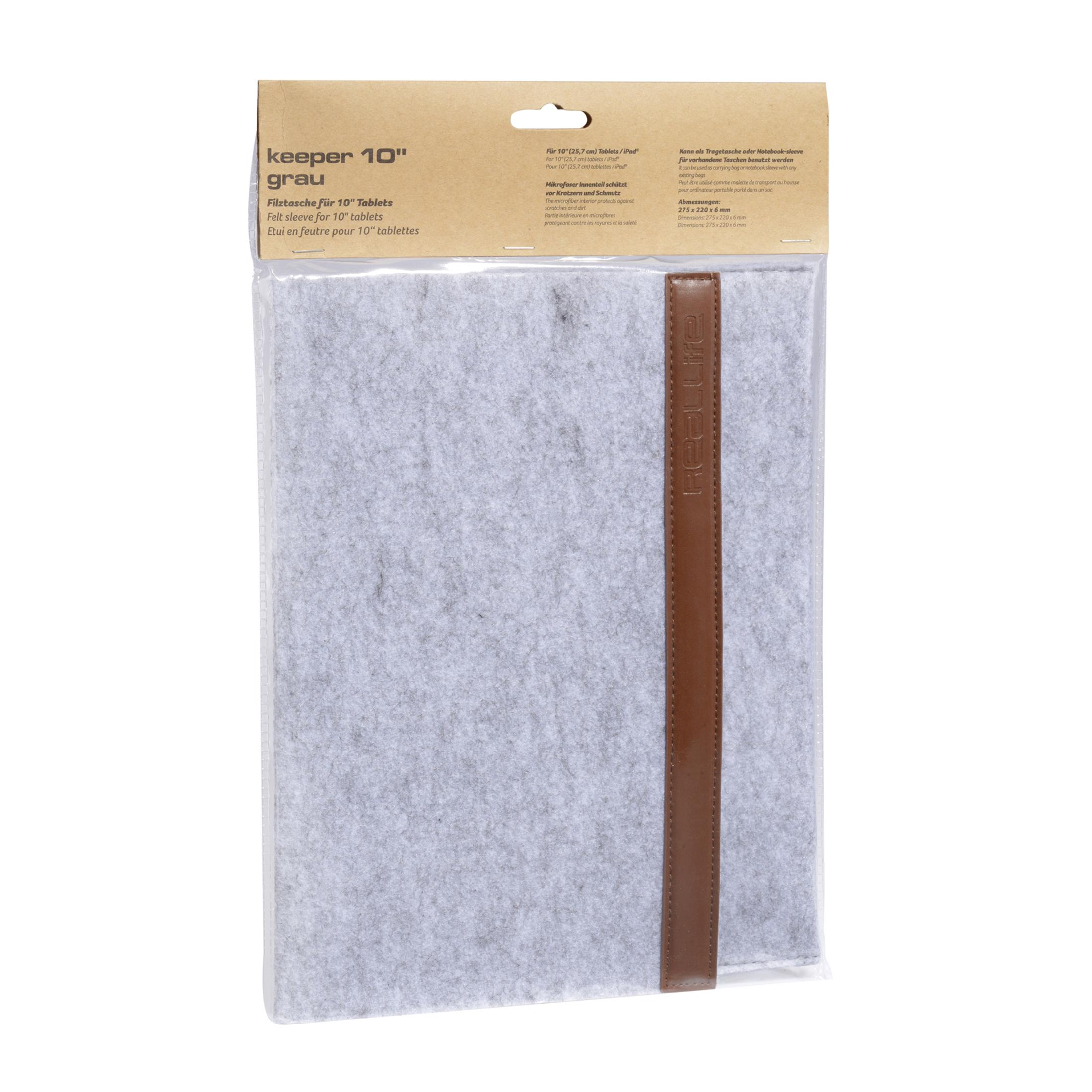 Graue Filz-Tablethülle mit braunem Lederriemen. In Kunststoff verpackt.