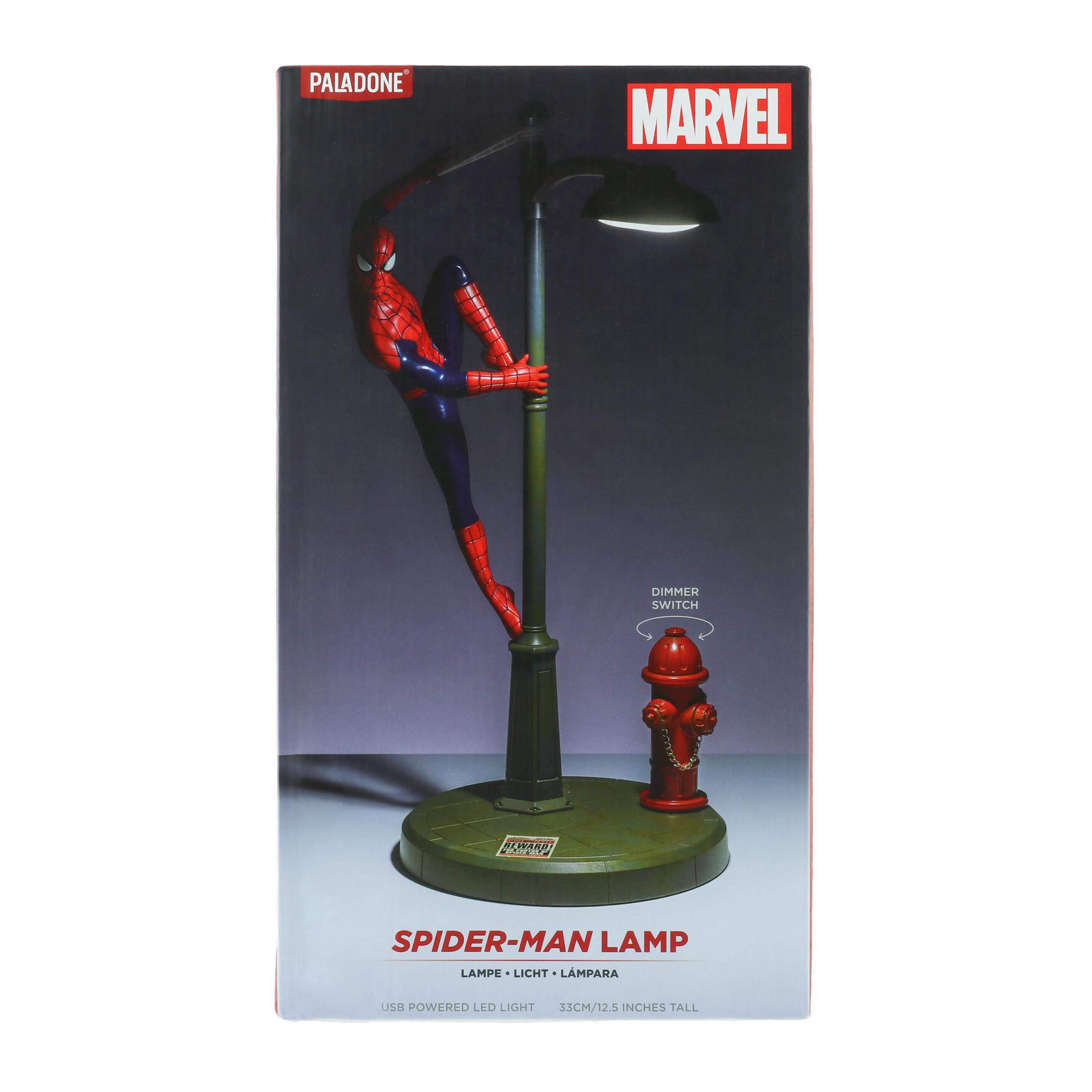 Spiderman-Lampe in einer Box. Spiderman an einer Stange, ein Hydrant und eine Lampe.