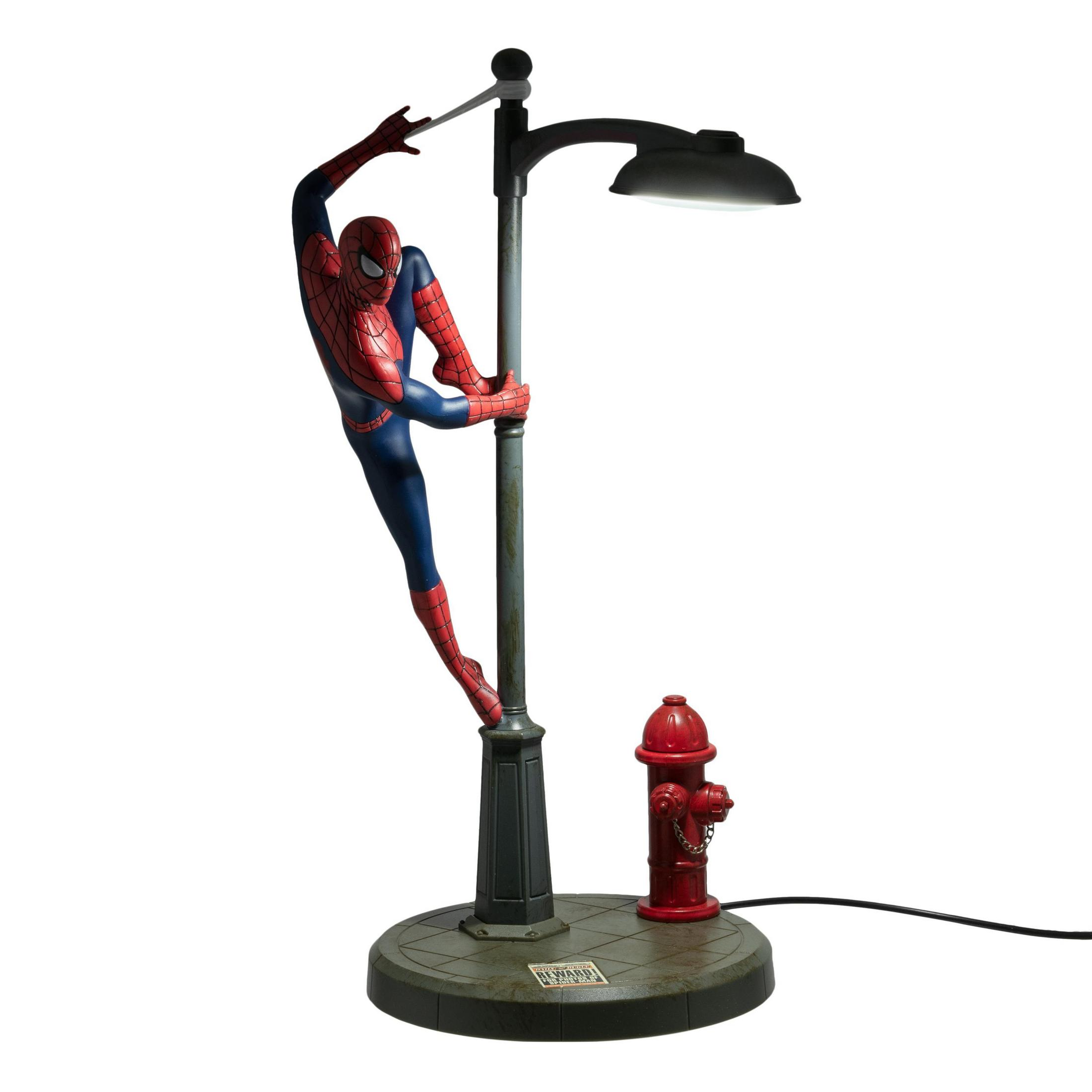 Spiderman-Lampe. Spiderman an einer Stange, ein Hydrant und eine Lampe.