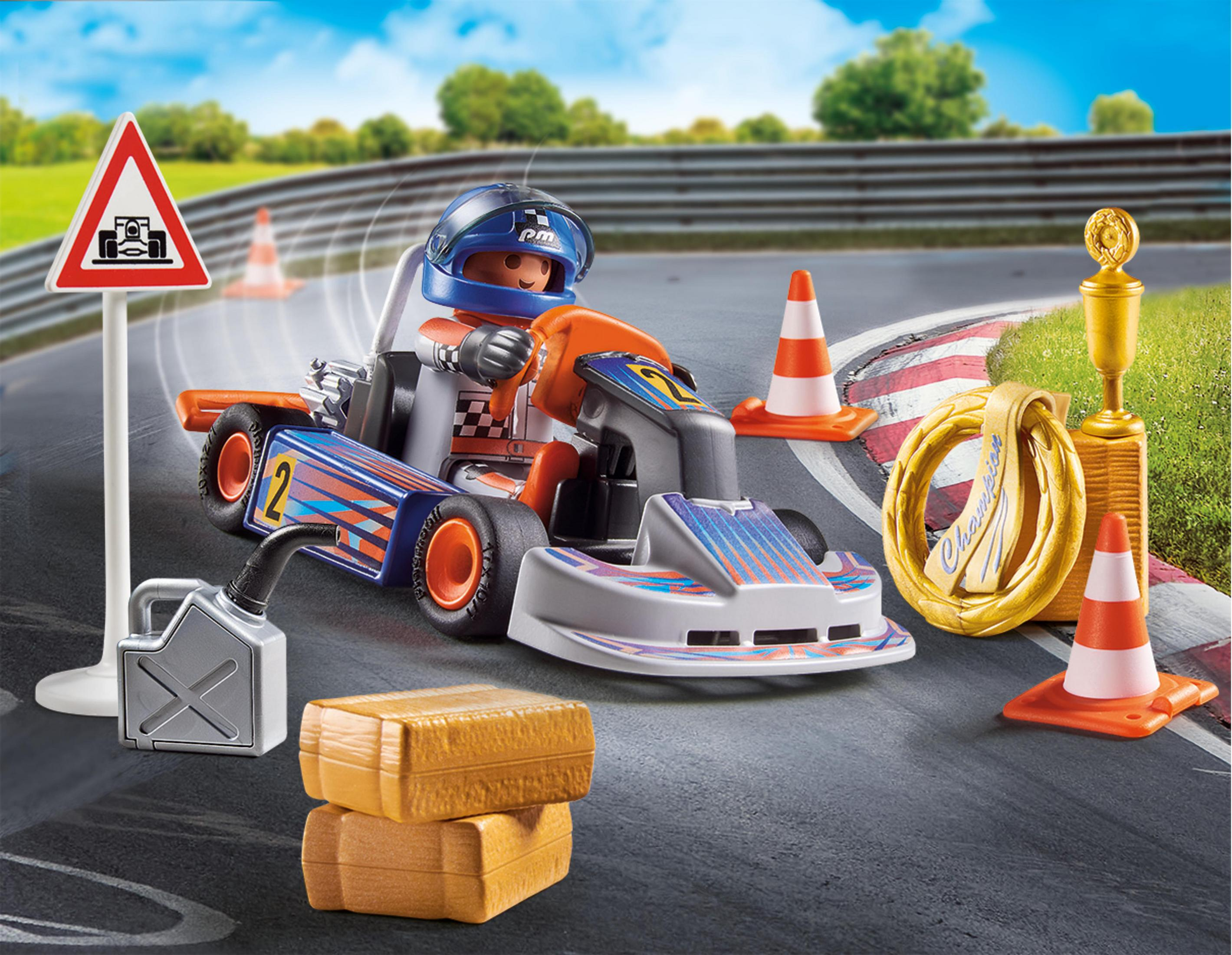 Sürücü, araba, kupa ve pist elemanlarıyla Playmobil go-kart sahnesi, dinamik bir yarış günü kurulumu yaratıyor.