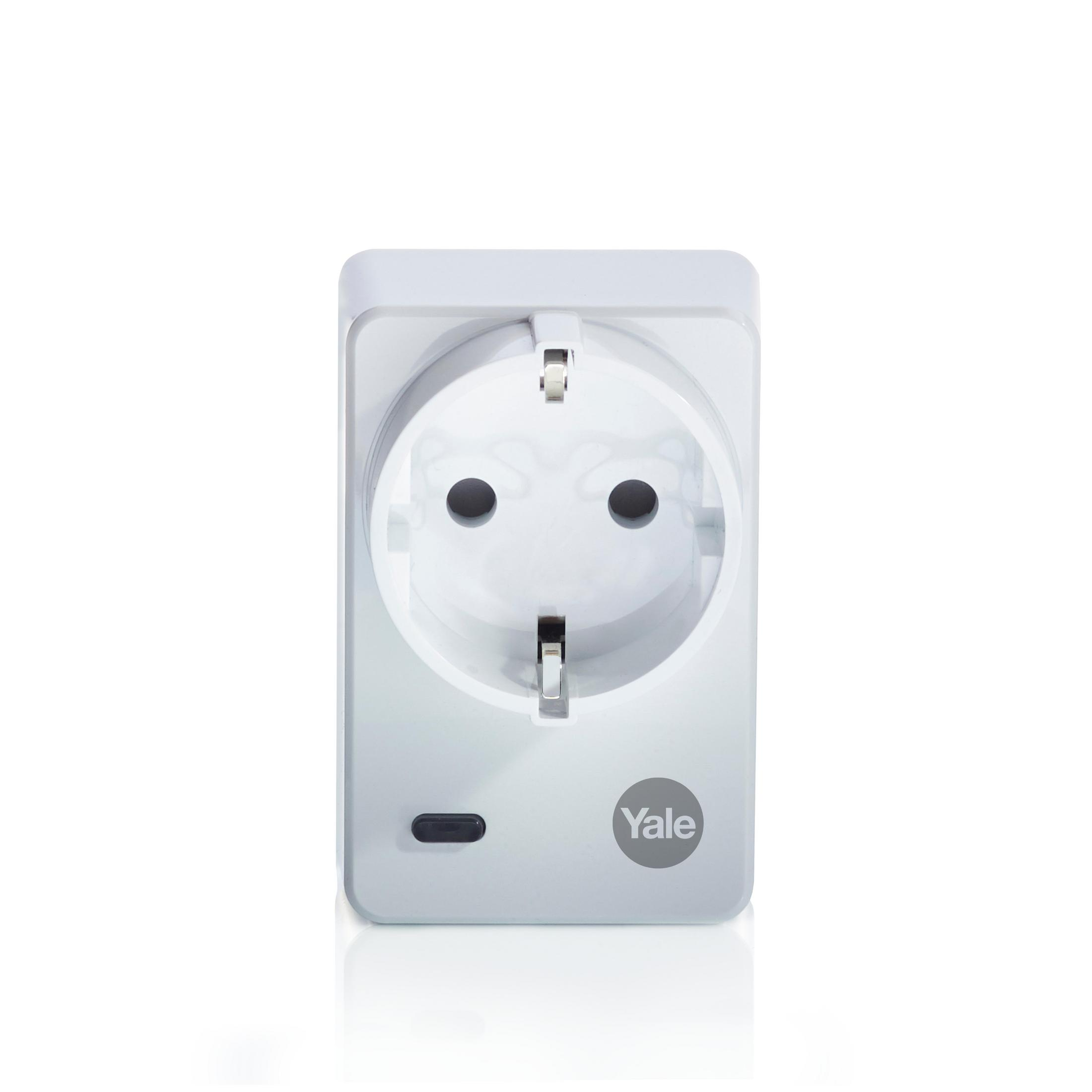 Ein weißer und grauer Smart Plug mit dem Yale-Logo auf weißem Hintergrund.