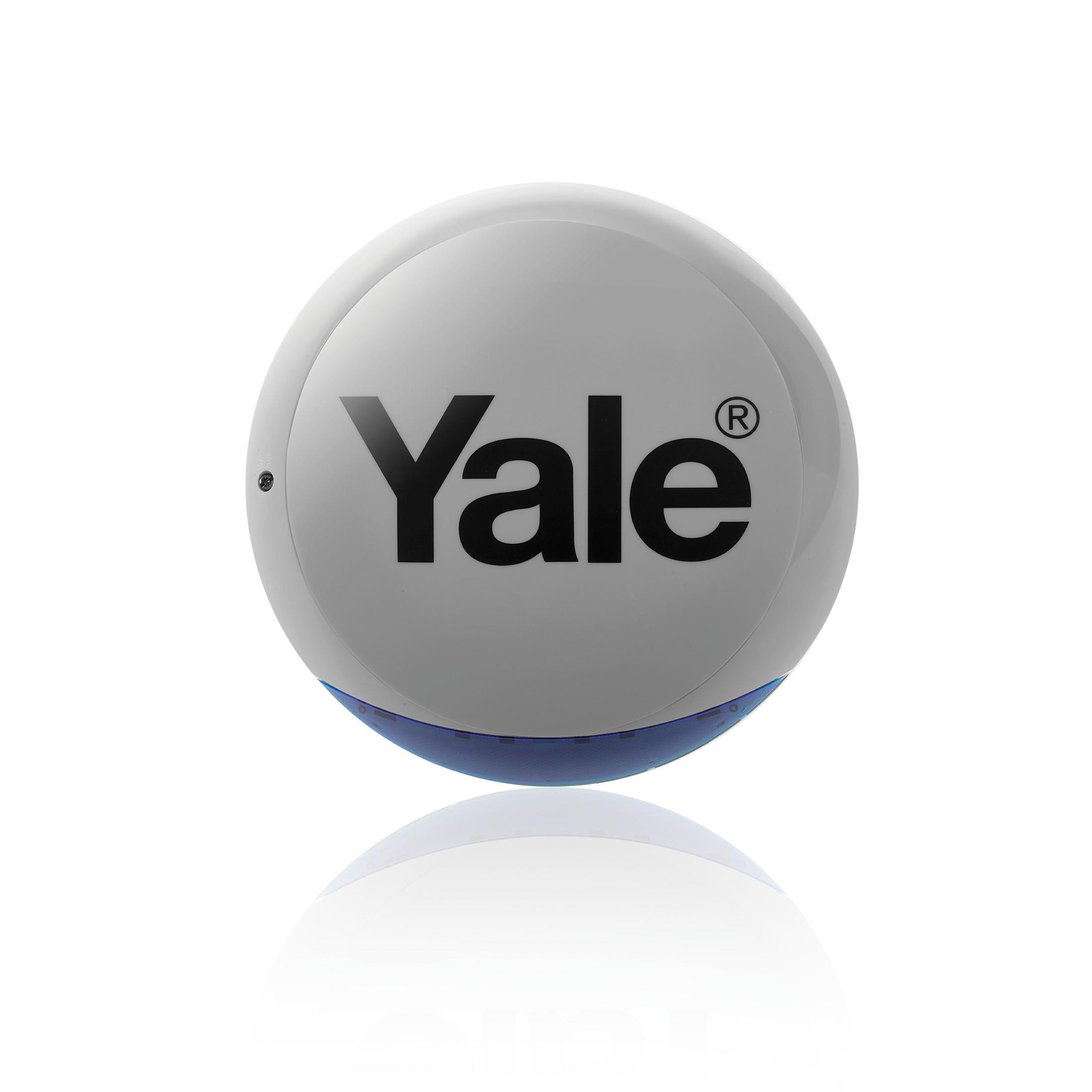 Eine weiße Yale-Sirene mit blauem Sockel steht auf einer weißen Oberfläche mit einer dezenten Spiegelung.