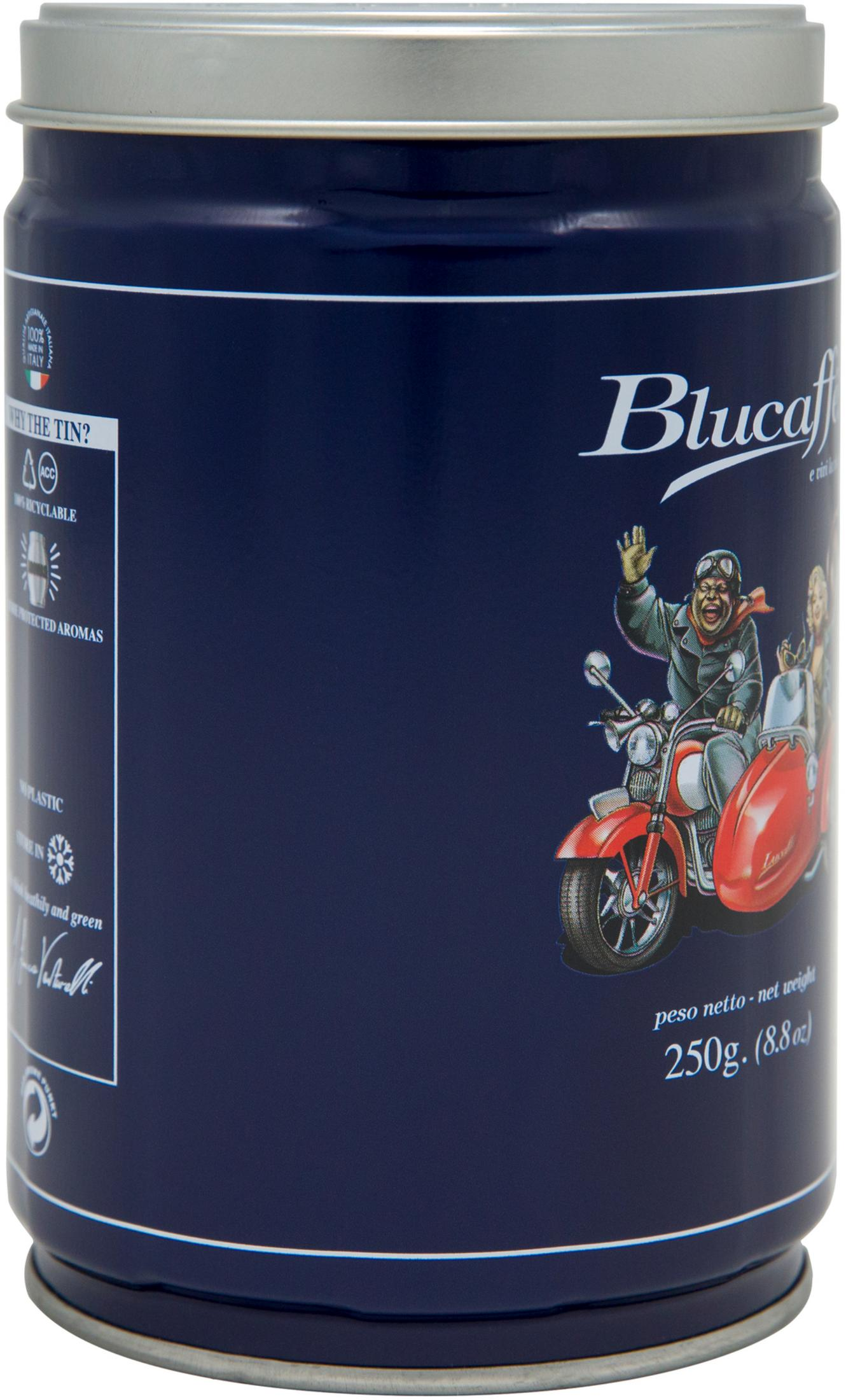 Una lattina di caffè con un'illustrazione vintage di persone su un sidecar di moto.