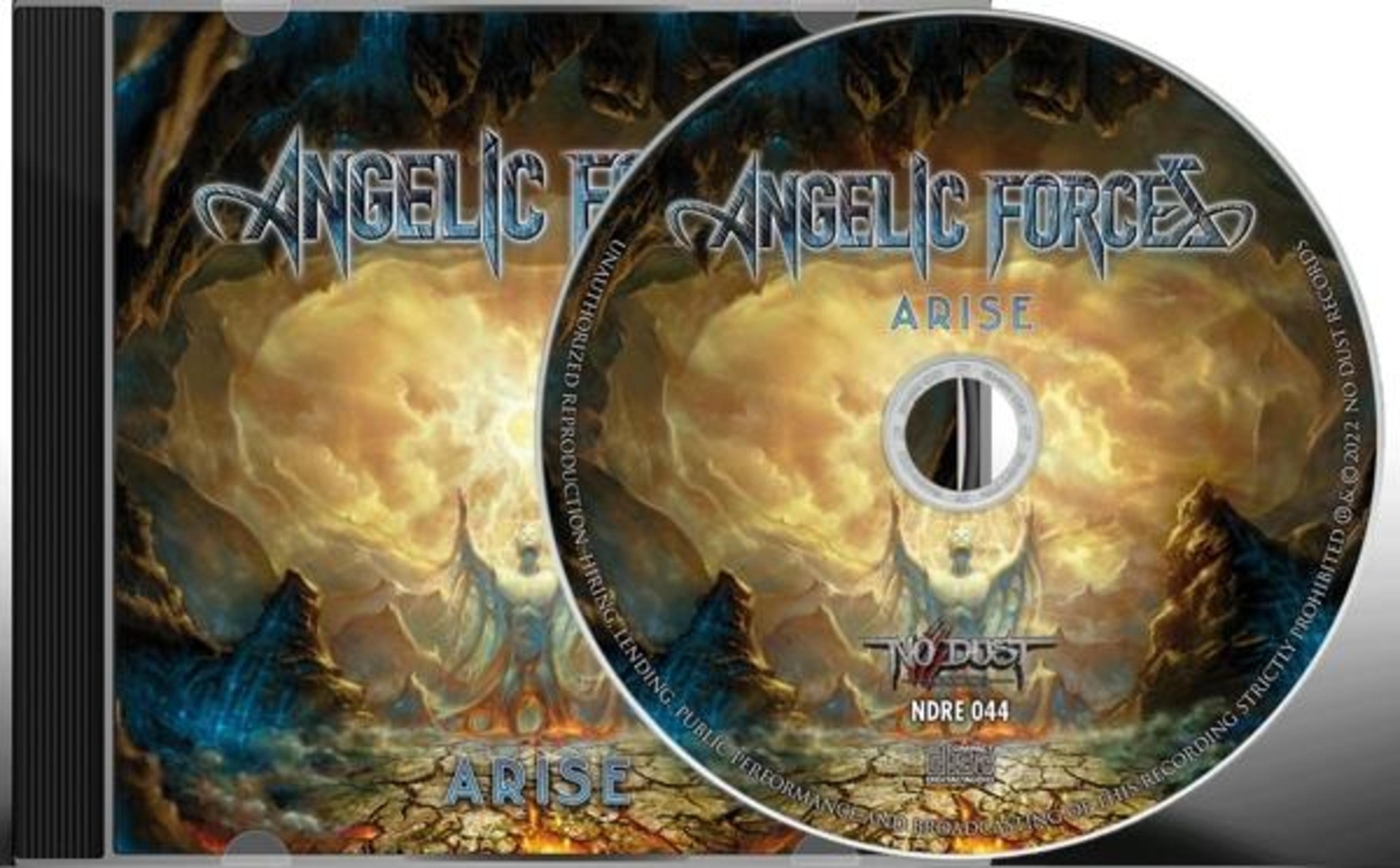 Het album "Arise" van Angelic Forces met fantasy art: licht barst uit een donkere grot, een dramatische, buitenaardse scène op de CD en de hoes.