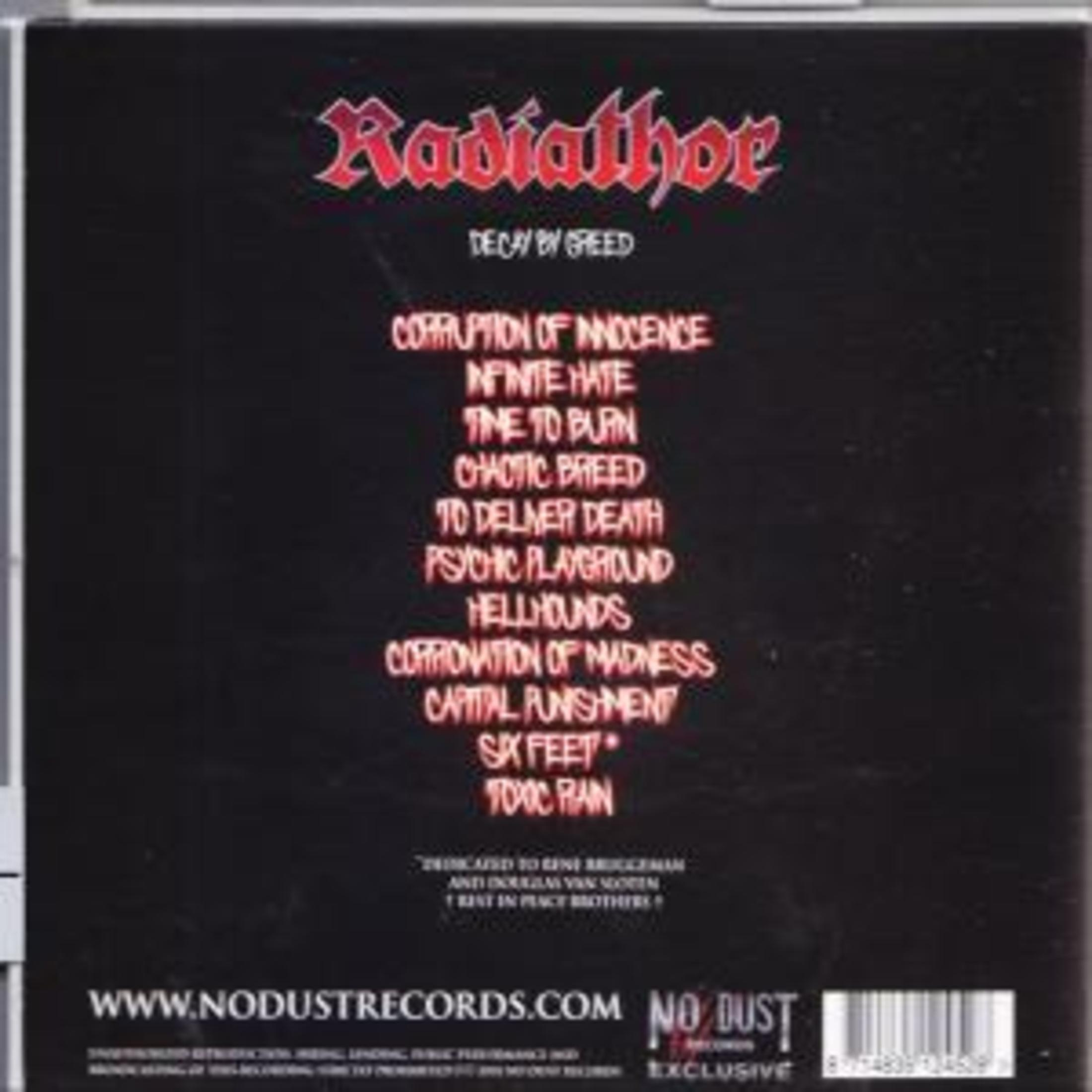 Achterkant albumhoes met songlijst en credits. De bandnaam "Radiathor" staat bovenaan in het rood.