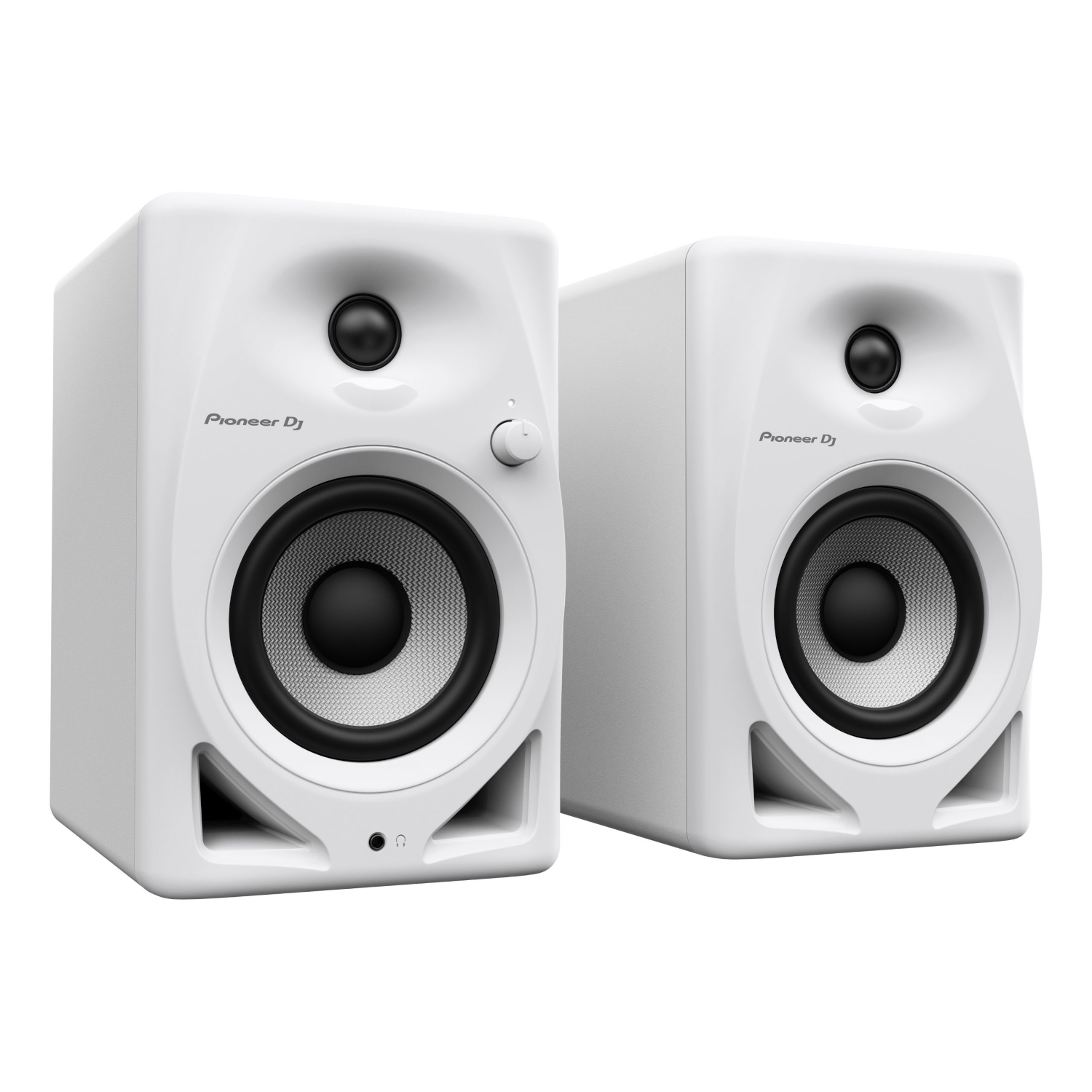 Due altoparlanti bianchi Pioneer DJ con dettagli neri sono posizionati uno accanto all'altro, leggermente angolati verso lo spettatore.