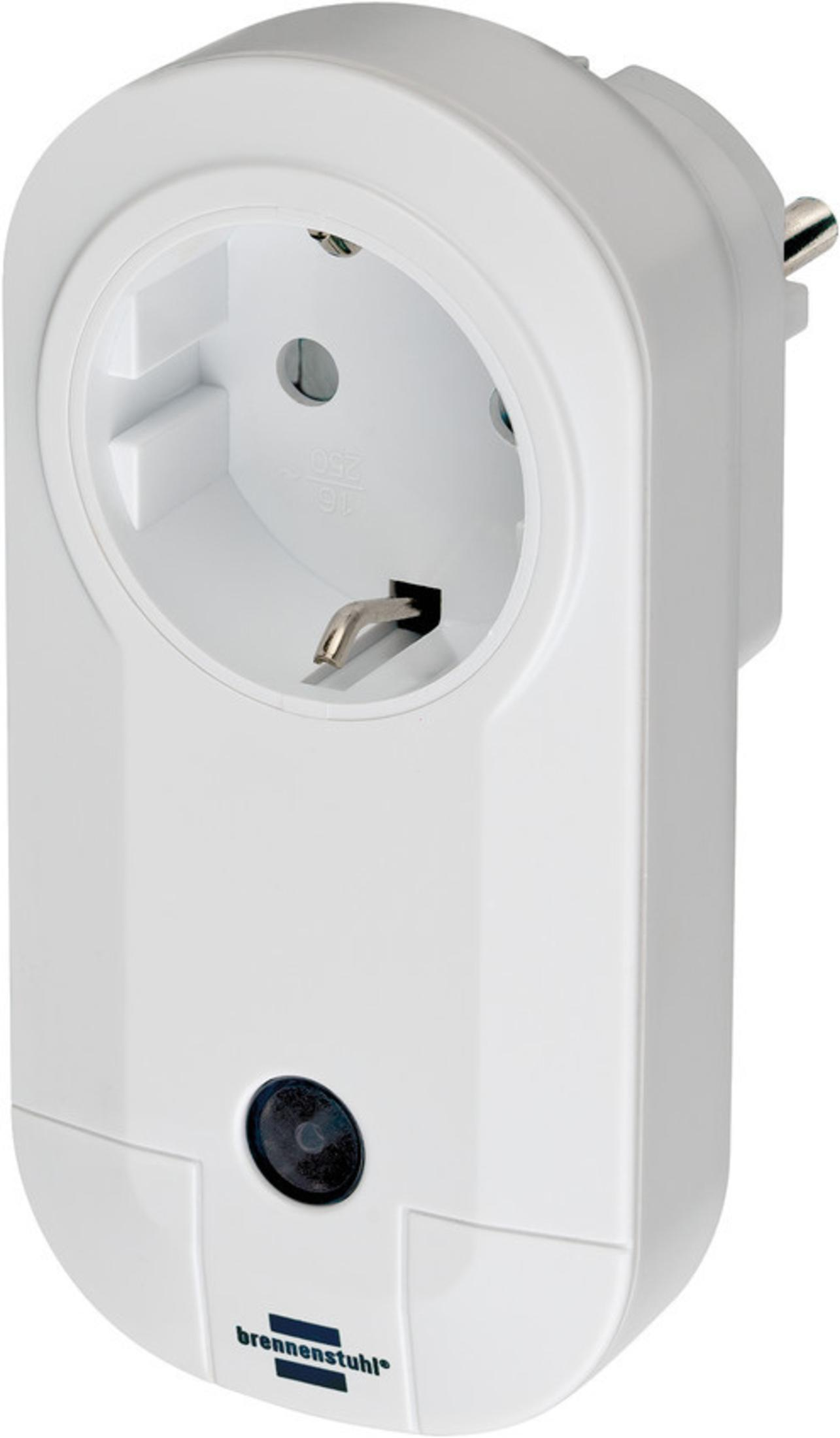 Adattatore per spina bianco con presa europea standard e spia blu.