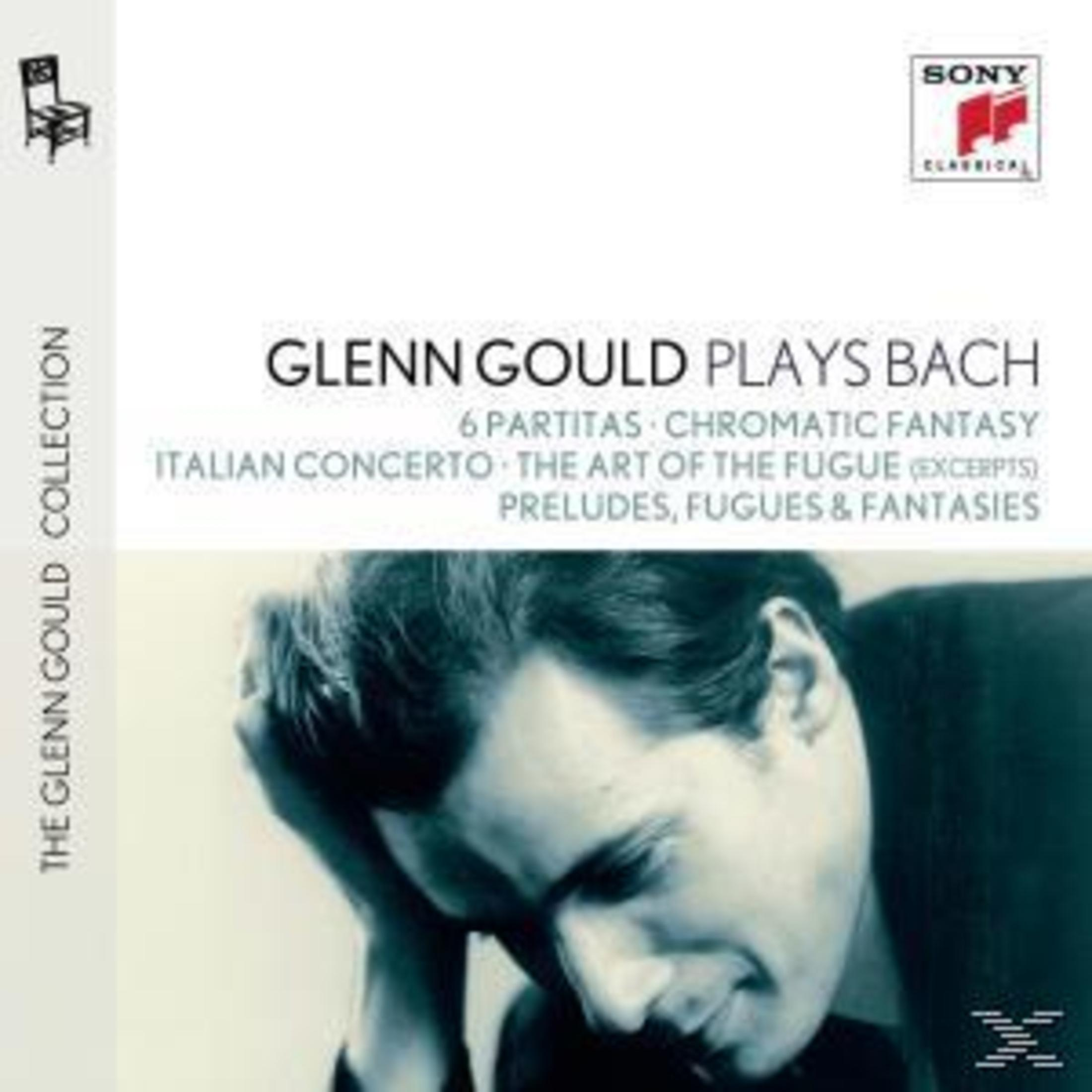 Glenn Gould Plays Bach Albumcover mit Goulds Porträt und Titelliste.
